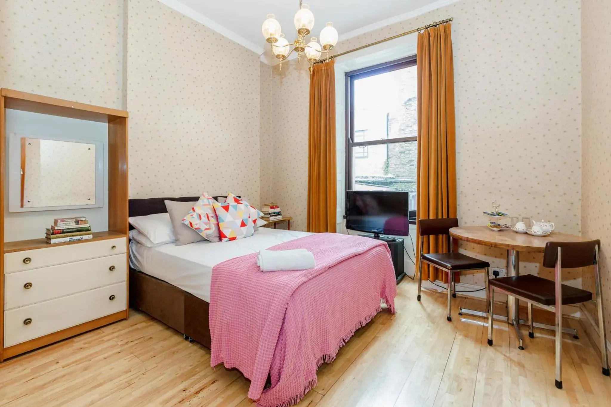 Triple Room with Private Bathroom in Russell Square Hotel Triple Room with Private Bathroom in Russell Square Hotel
