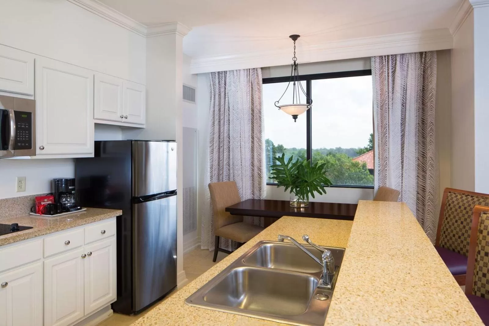 Kitchen or kitchenette in The Cook Hotel and Conference Center at LSU
