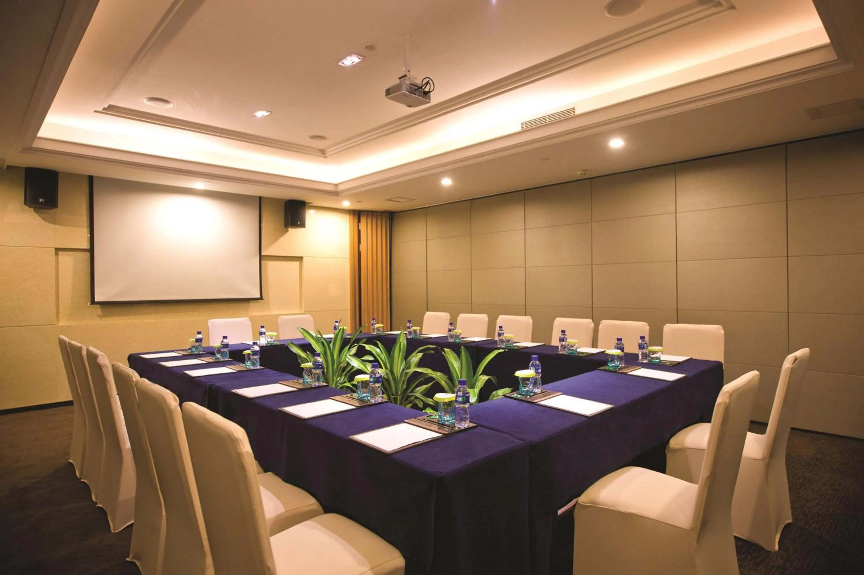 Meeting/conference room in DoubleTree by Hilton Chongqing - Guanyinqiao railway station