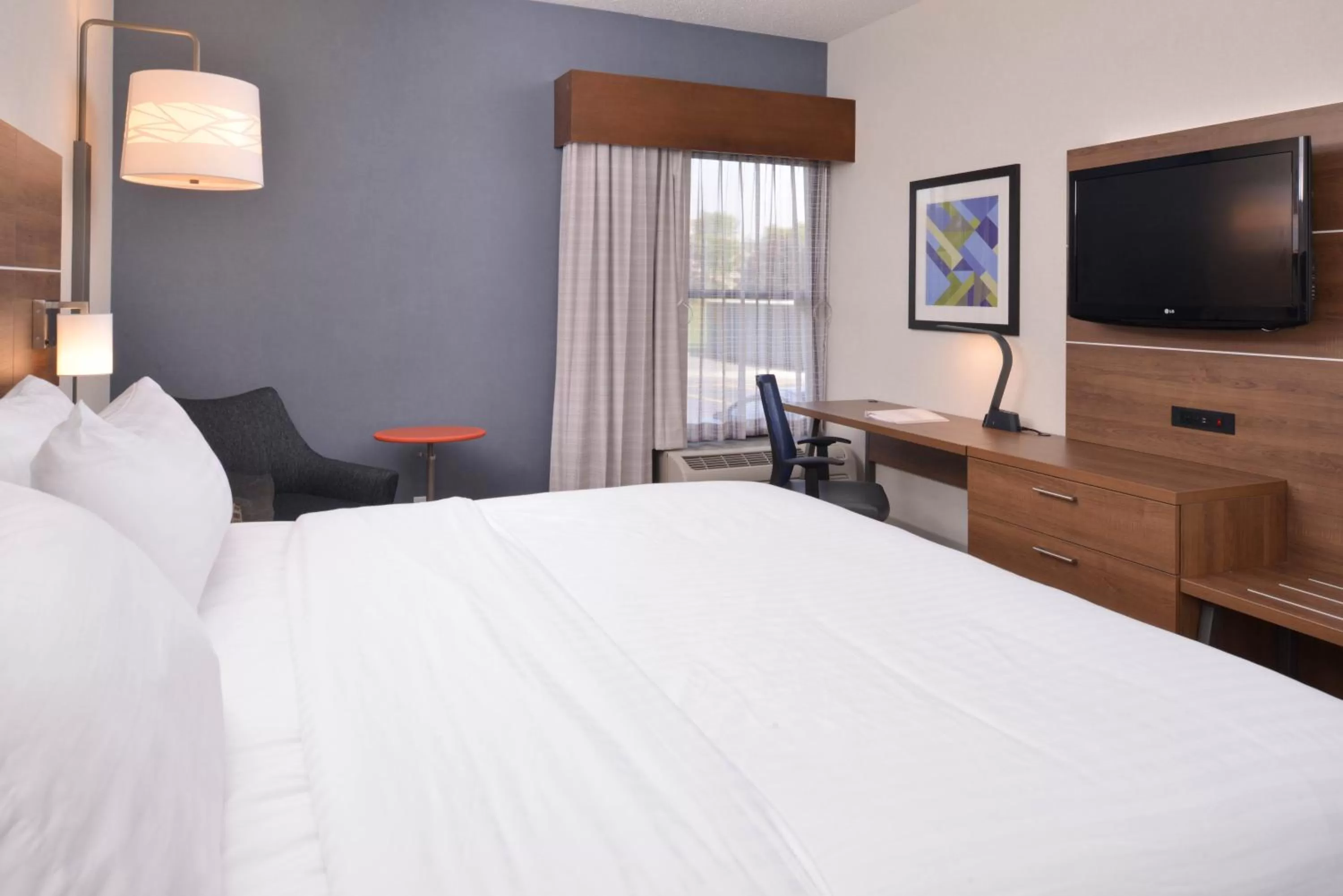 Photo of the whole room, Bed in Holiday Inn Express Olean by IHG