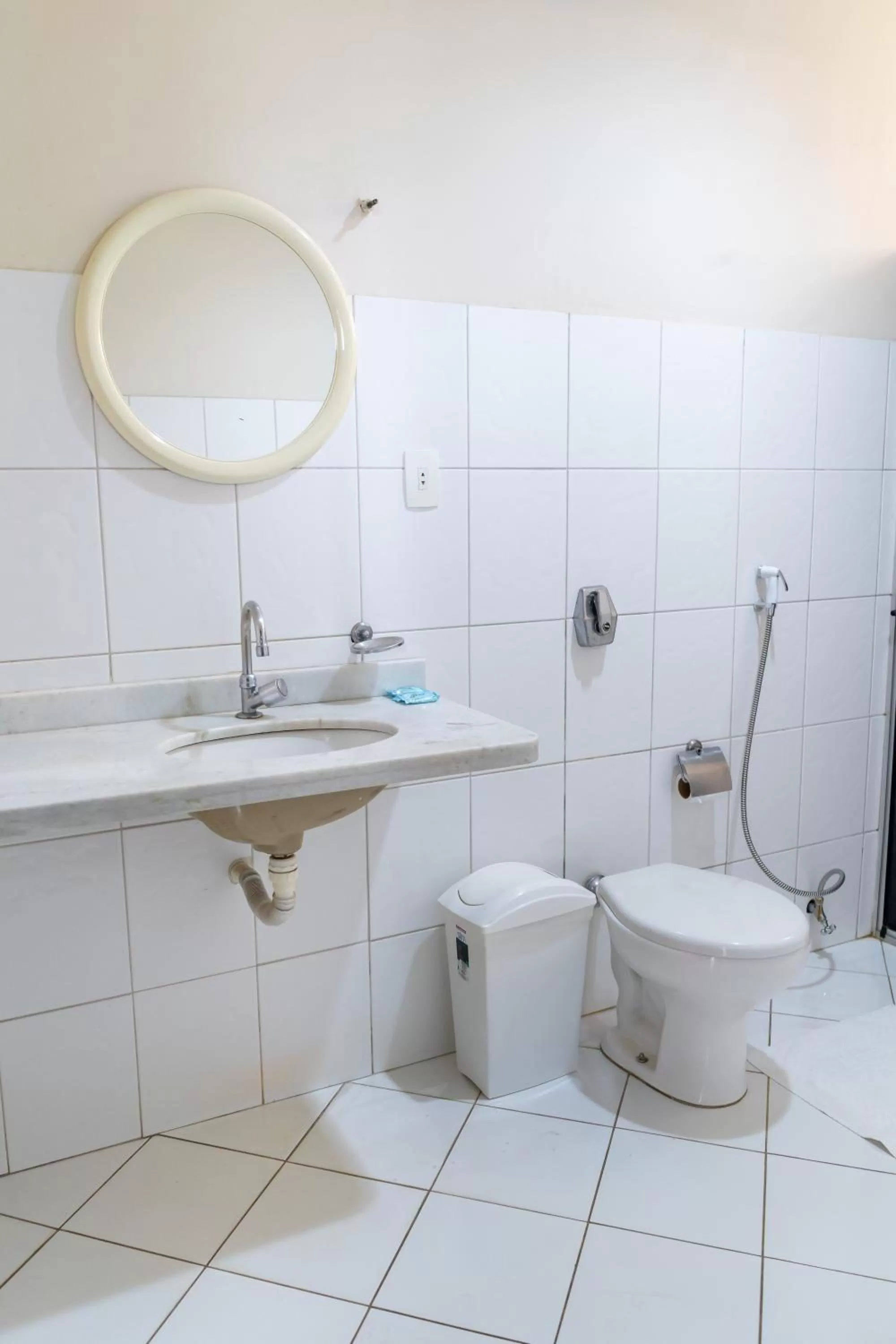 Bathroom in Bandeirantes Hotel