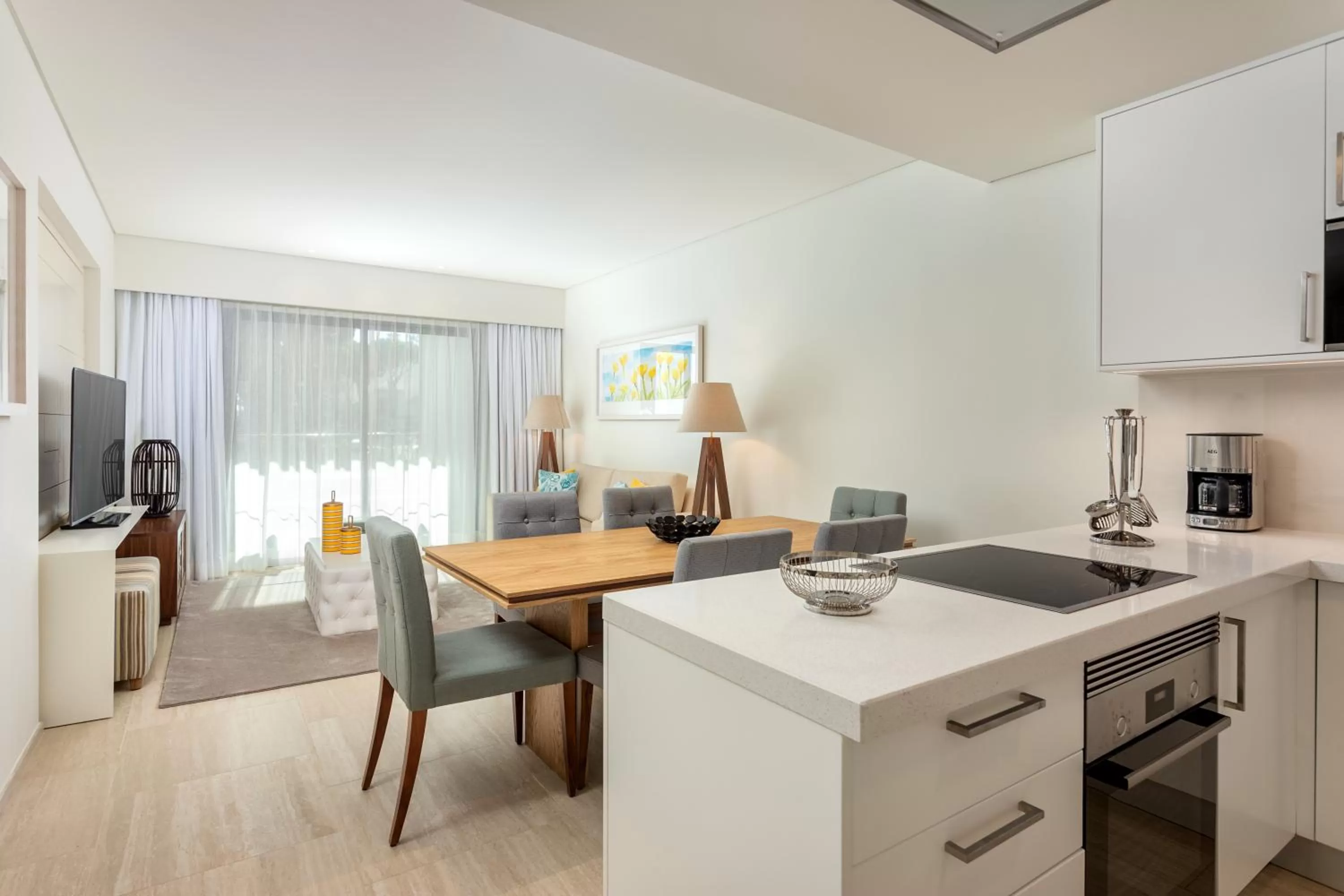 Kitchen or kitchenette in Pine Cliffs Gardens