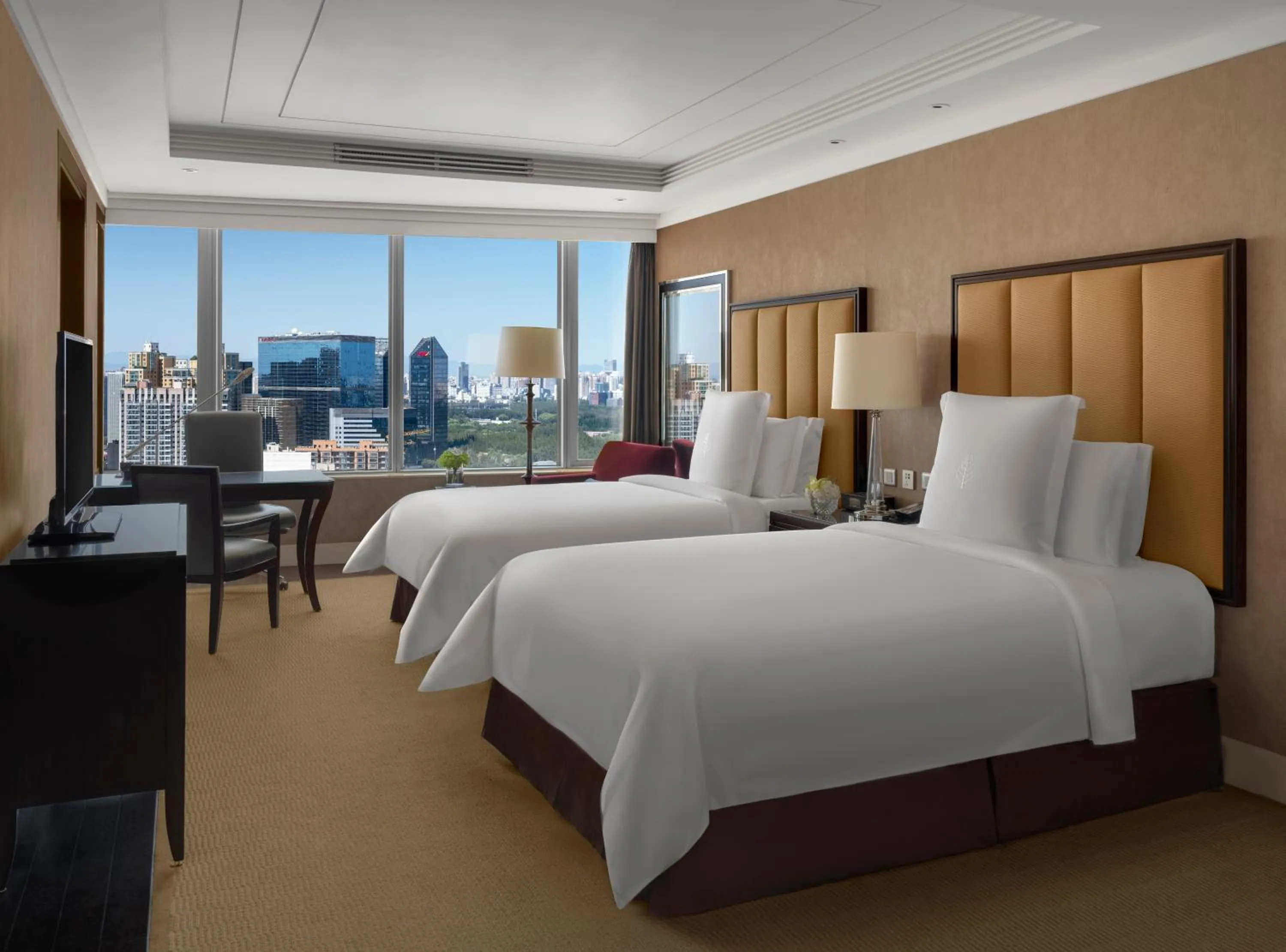 Bedroom, Bed in Four Seasons Hotel Beijing