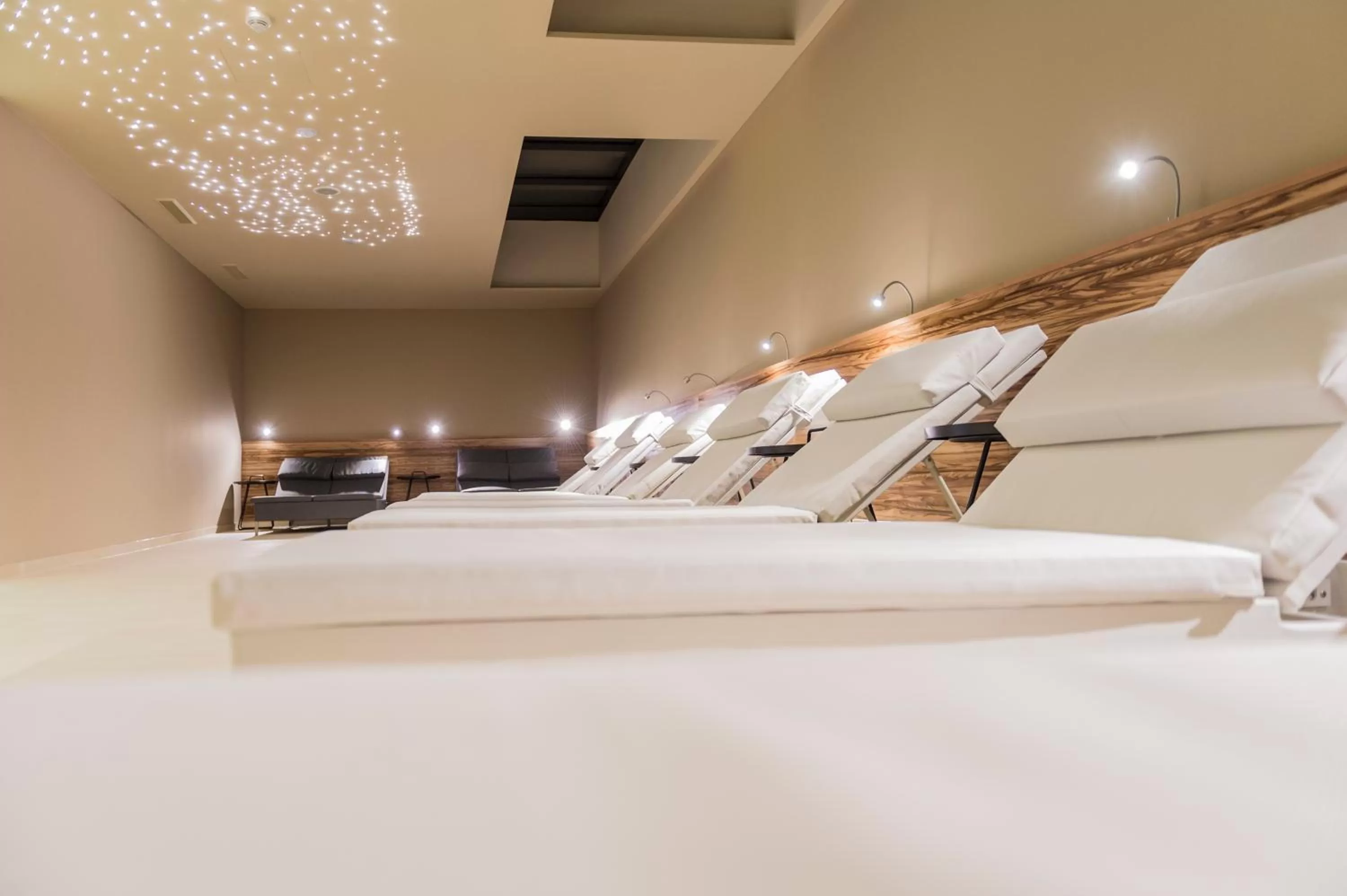 Spa and wellness centre/facilities, Bed in Parkhotel Hall in Tirol