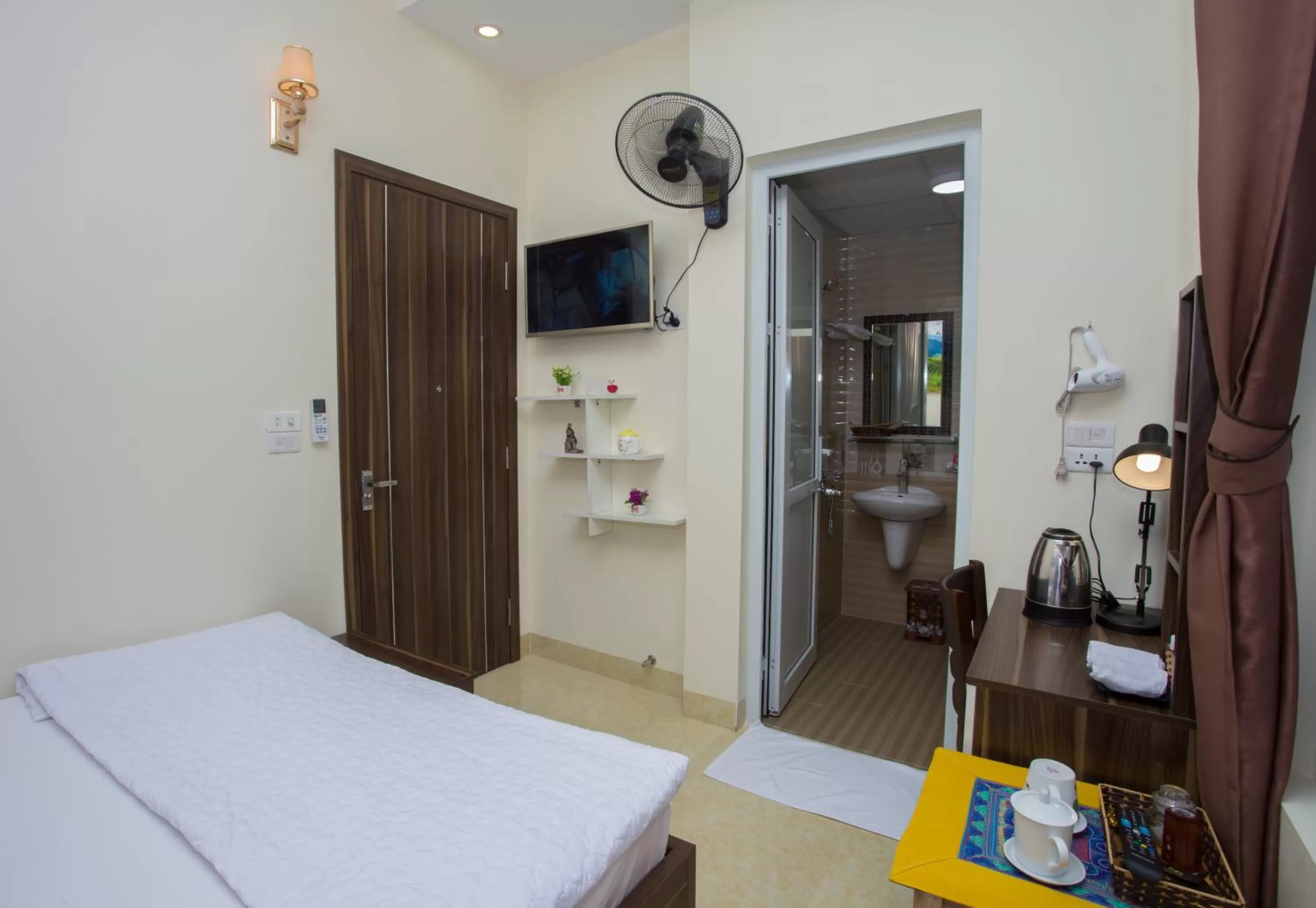 Bed in Friendly Home Hotel