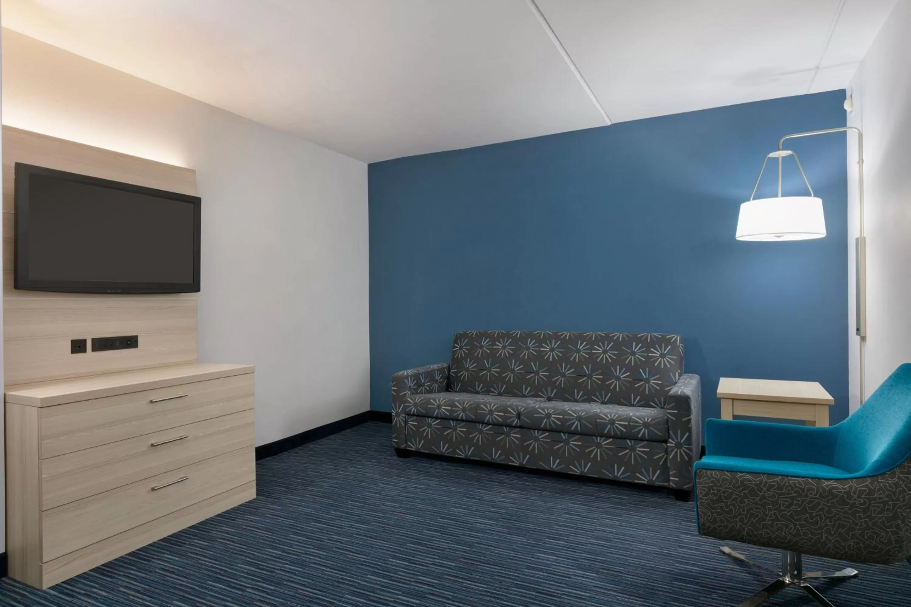 TV and multimedia in Holiday Inn Express Hotel & Suites Norfolk Airport by IHG