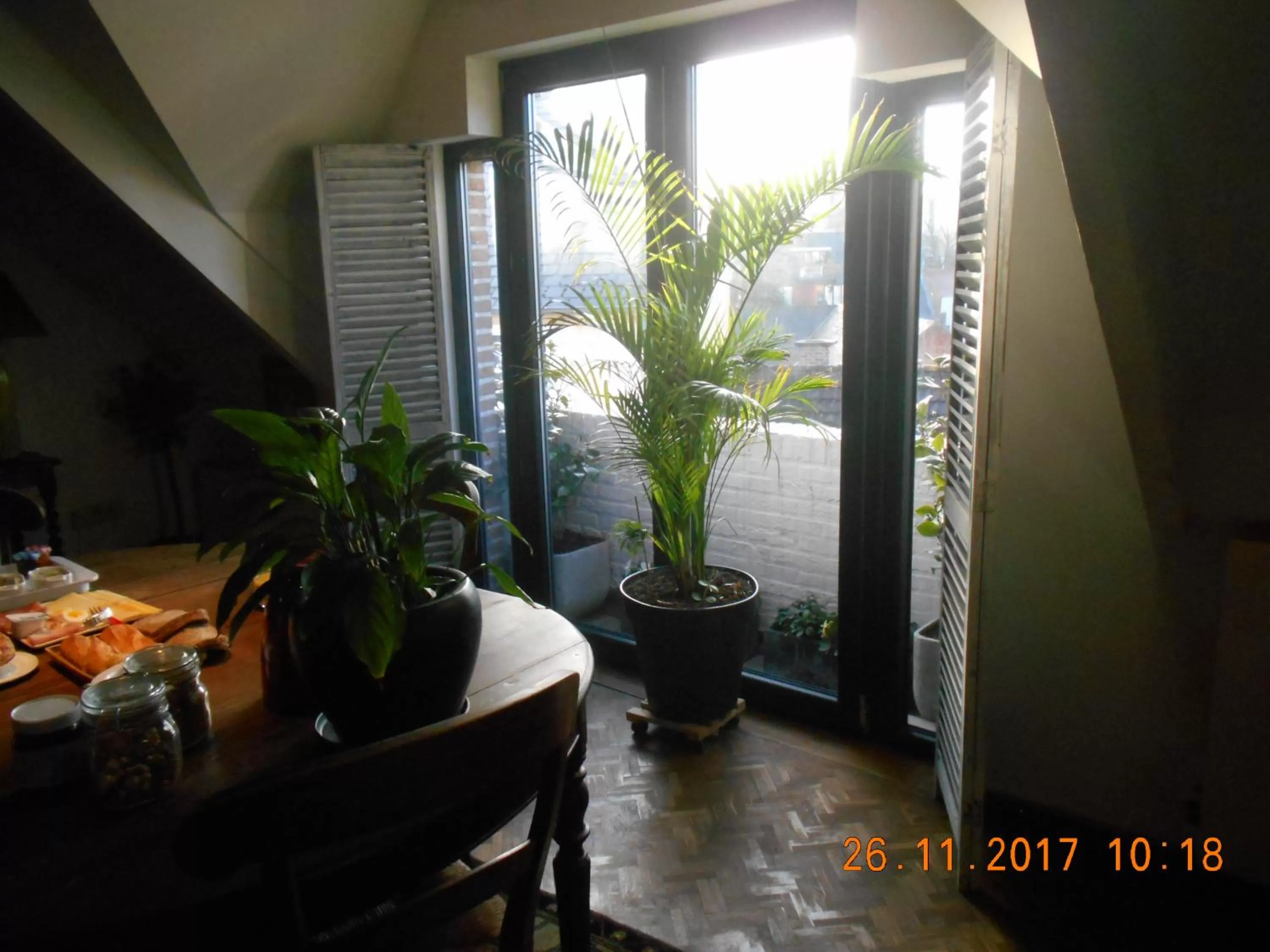 Dining area in B&B De Mansarde