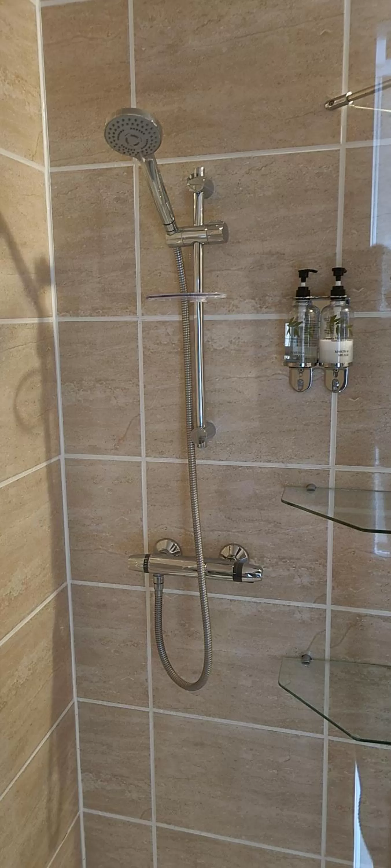Shower in Anchor House 2 East Street Alford Lincolnshire LN13 9EQ