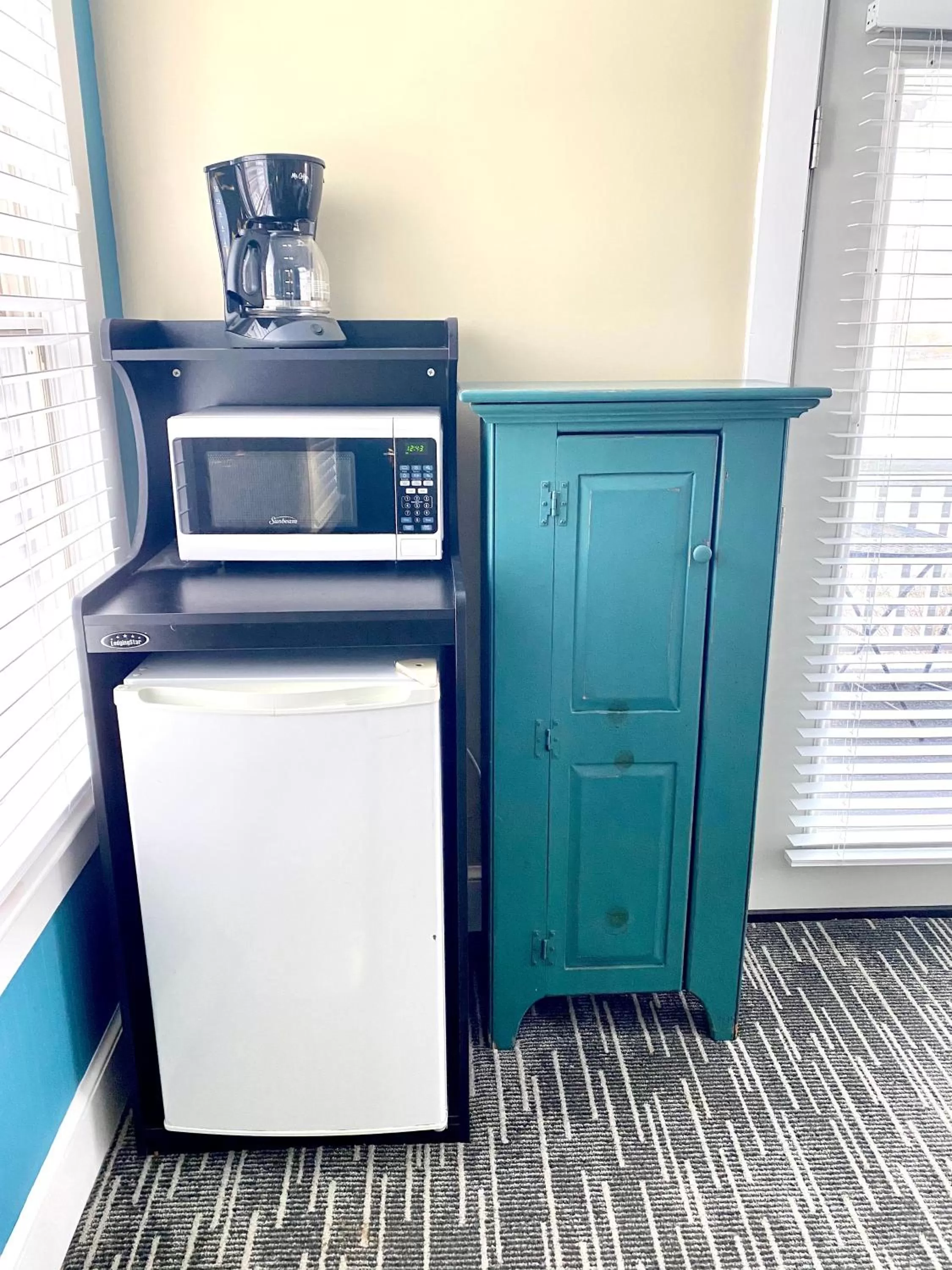 minibar in Harbor House Inn