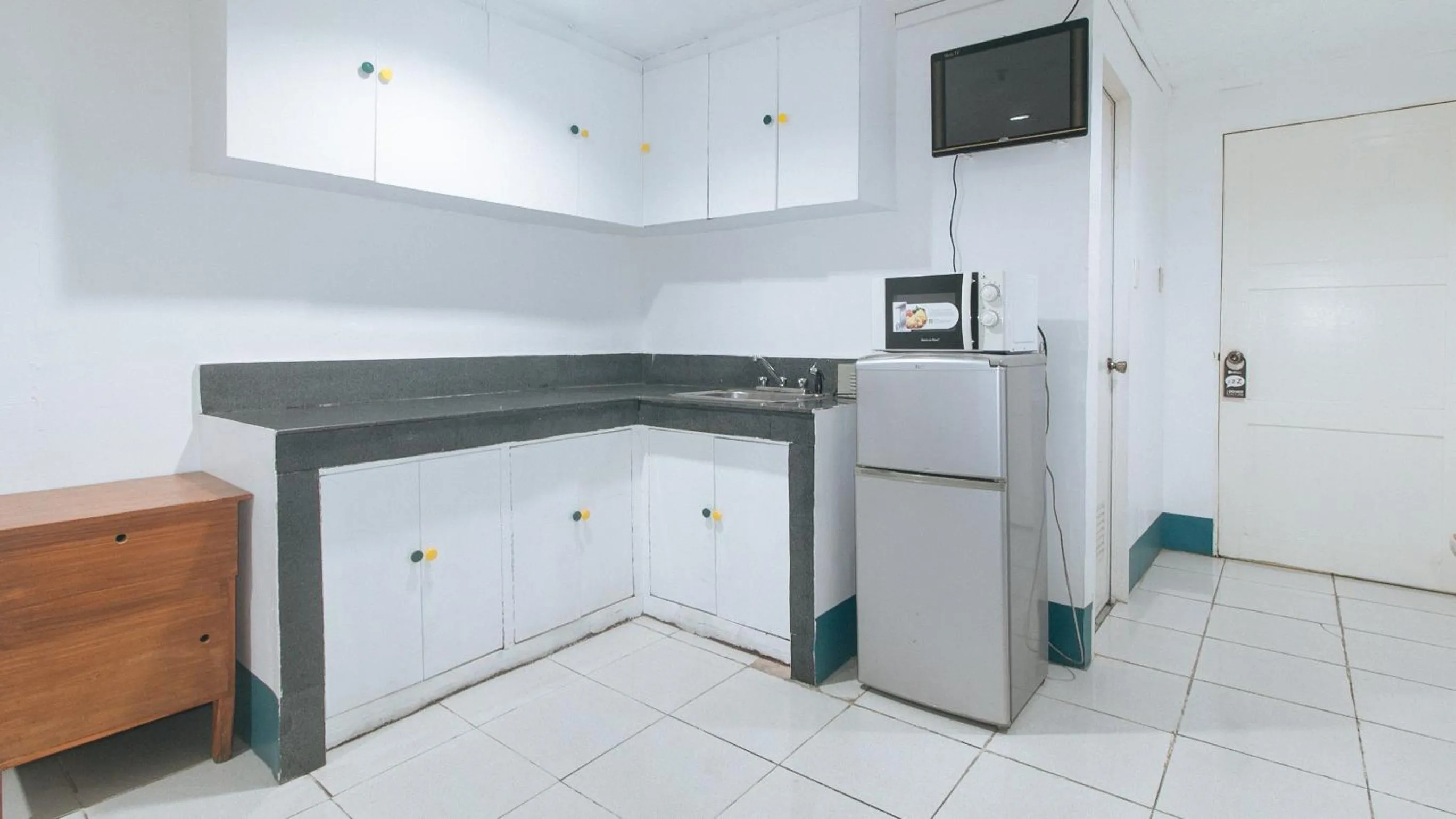 Kitchen or kitchenette in RedDoorz at Crowne One Condo