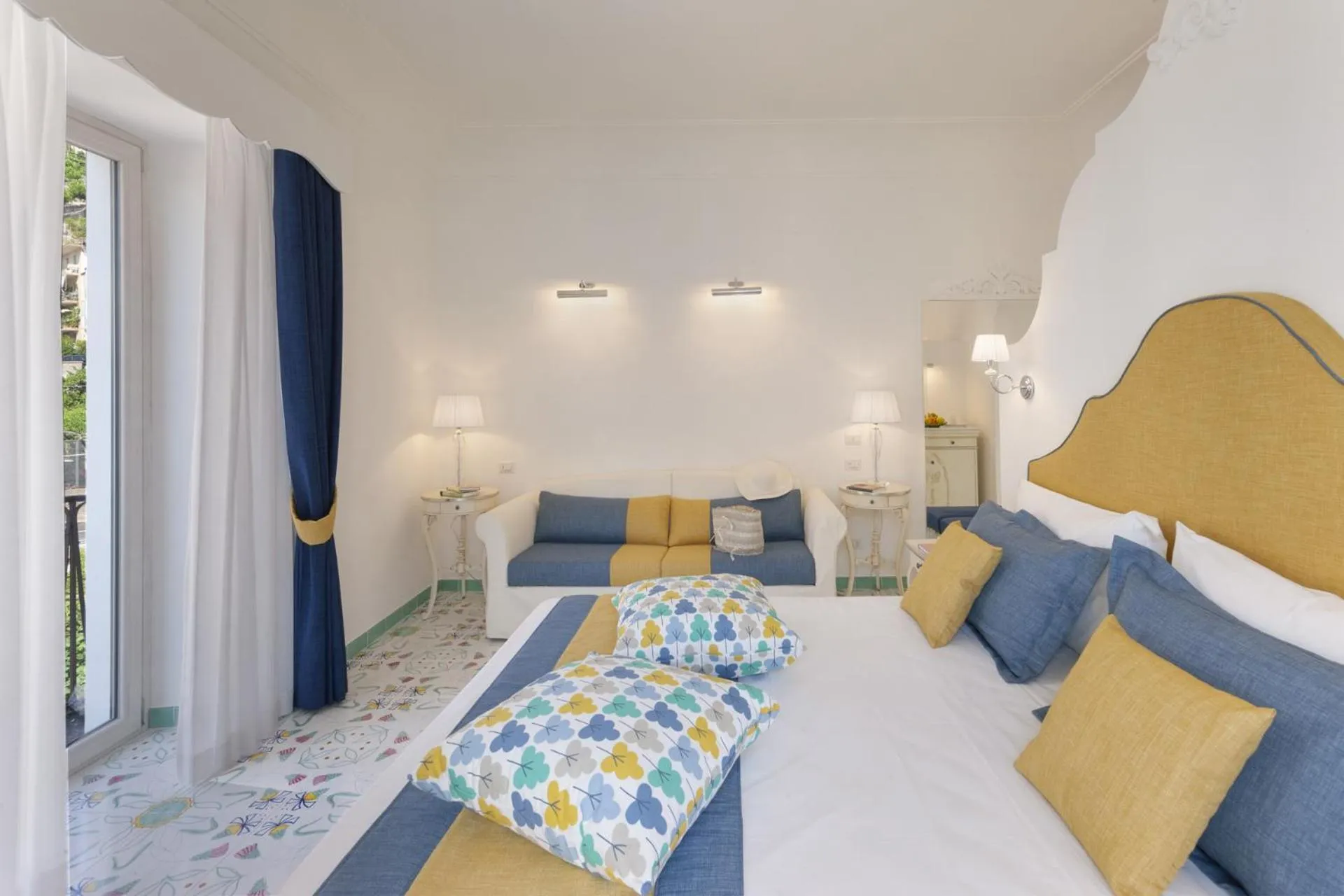 Bed in Antica Rheginna Luxury Room