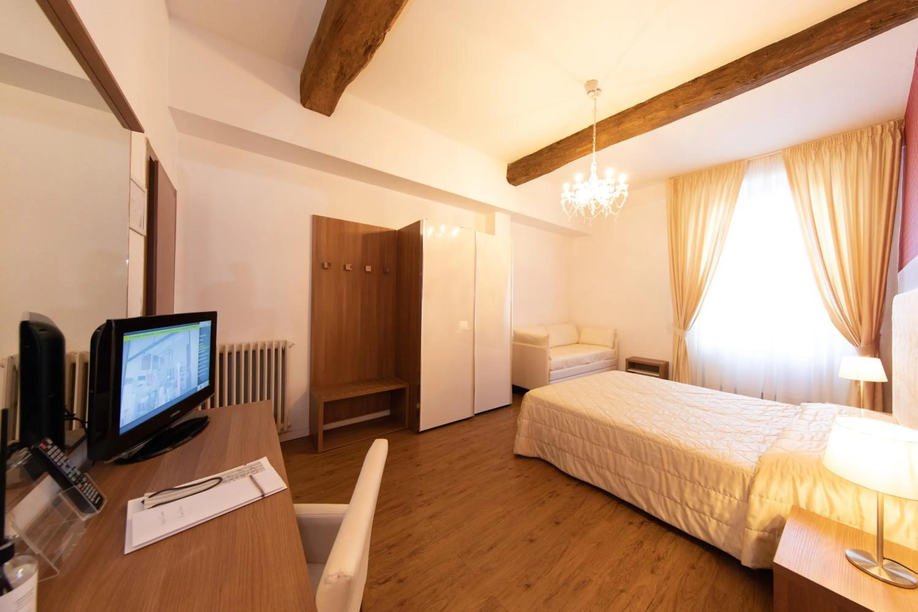 Bed in Albergo Rossini 1936 Small & Charming