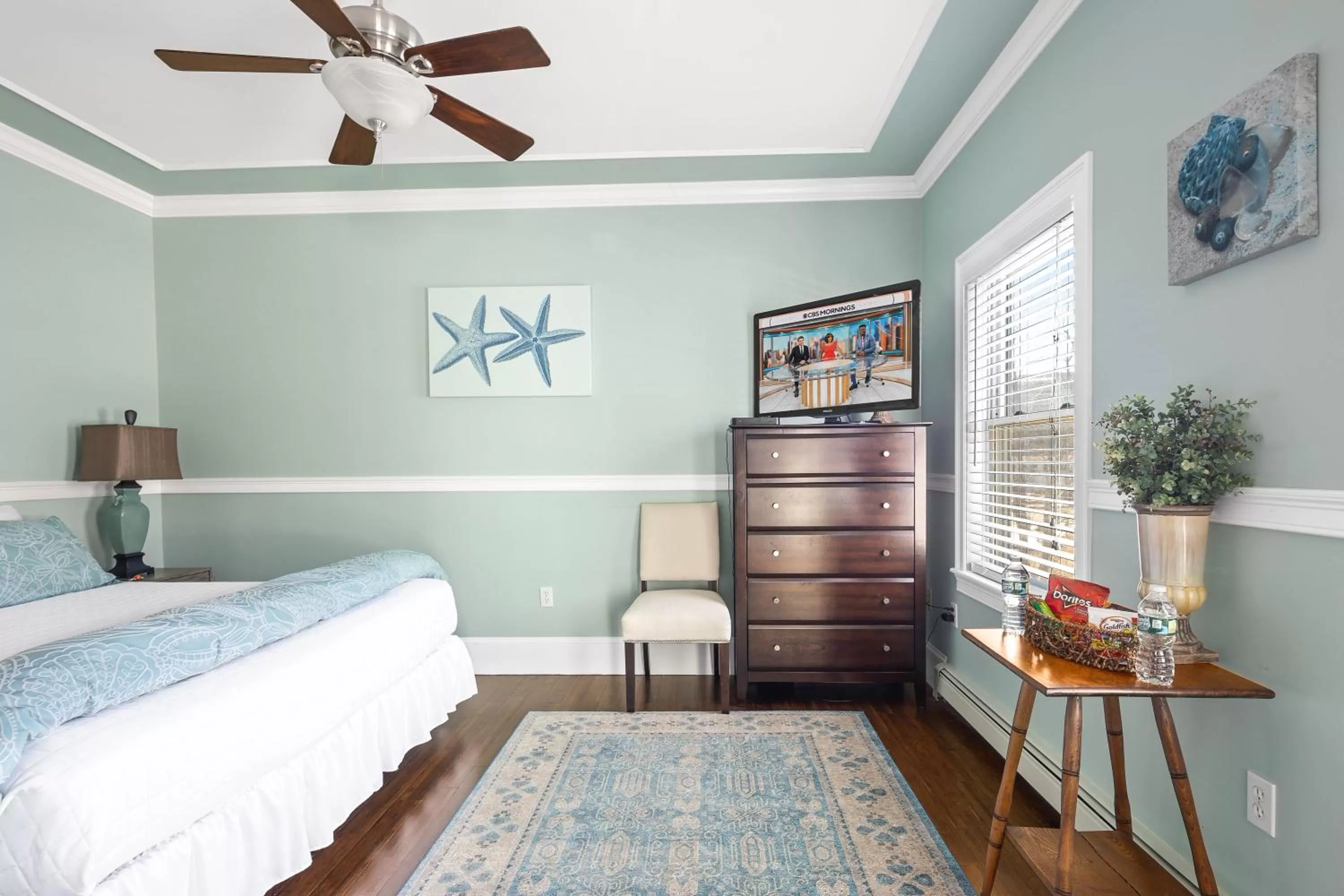 Bed in The Beacon Waterfront Inn