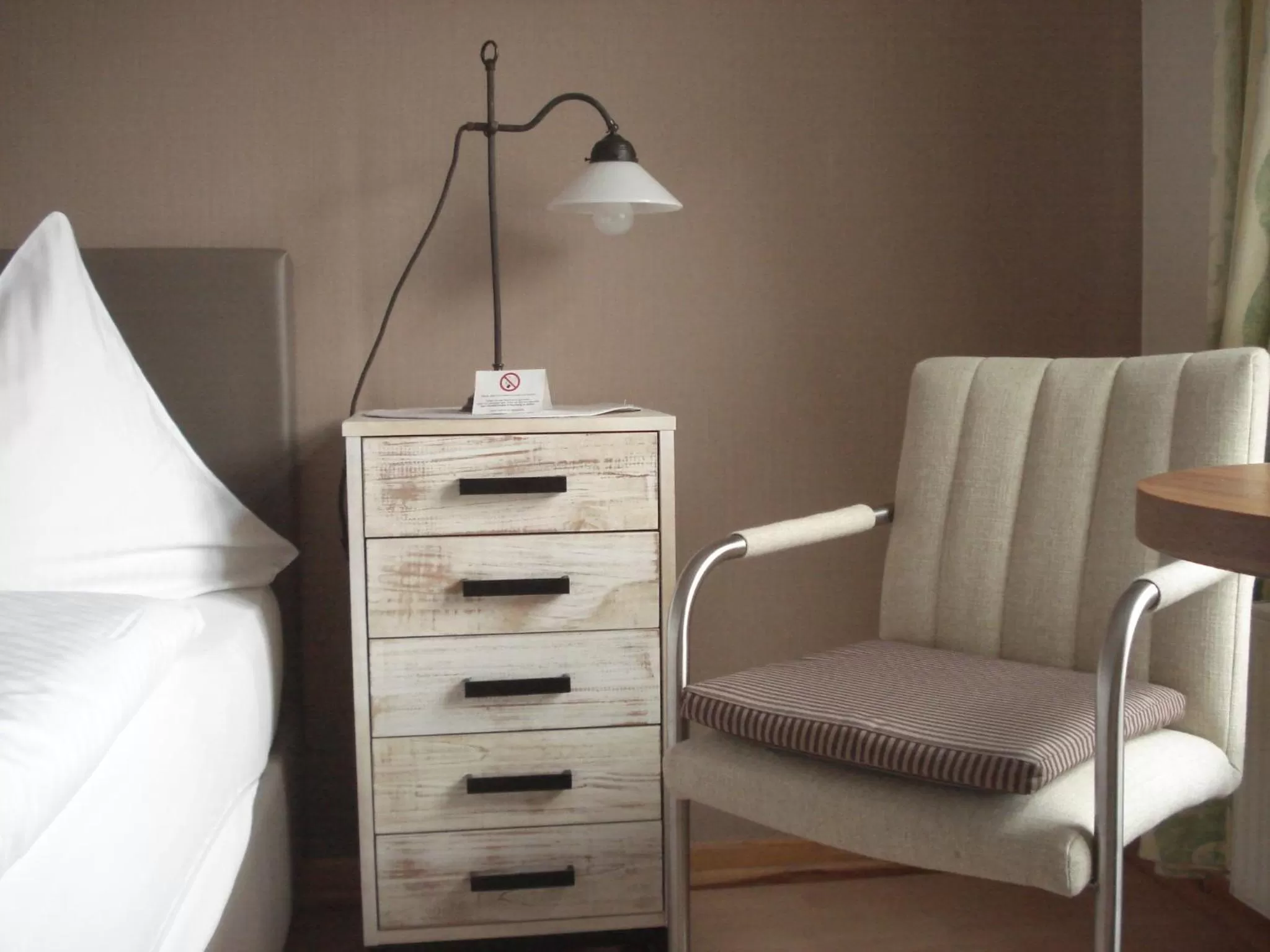 Photo of the whole room, Seating Area in Pension Zur Fährbrücke