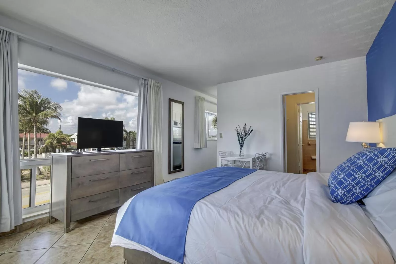 Efficiency King Deluxe in Blue Strawberry by the Sea