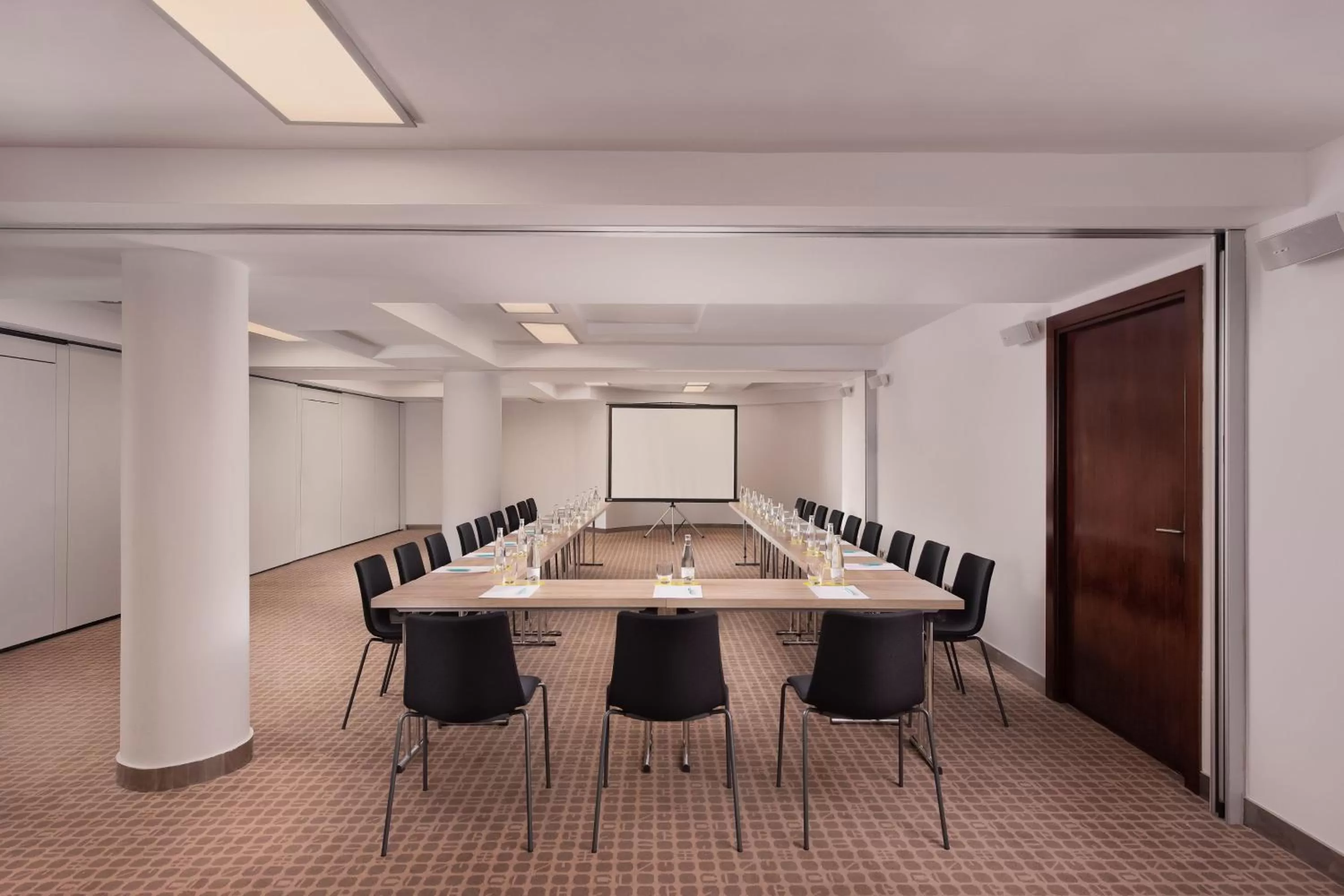 Meeting/conference room in Le Meridien Barcelona