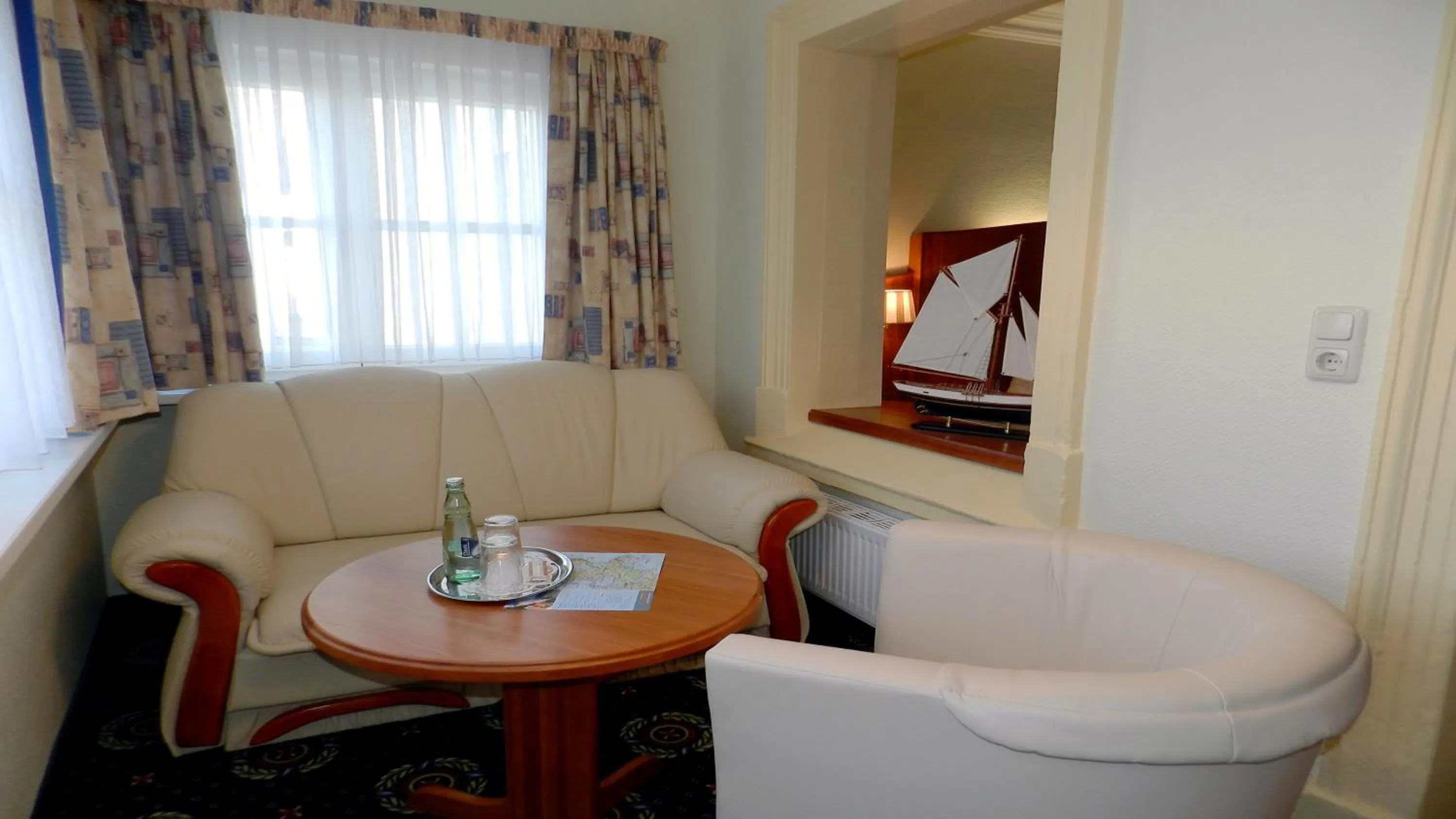 Seating area in Hotel Deutsche Flagge