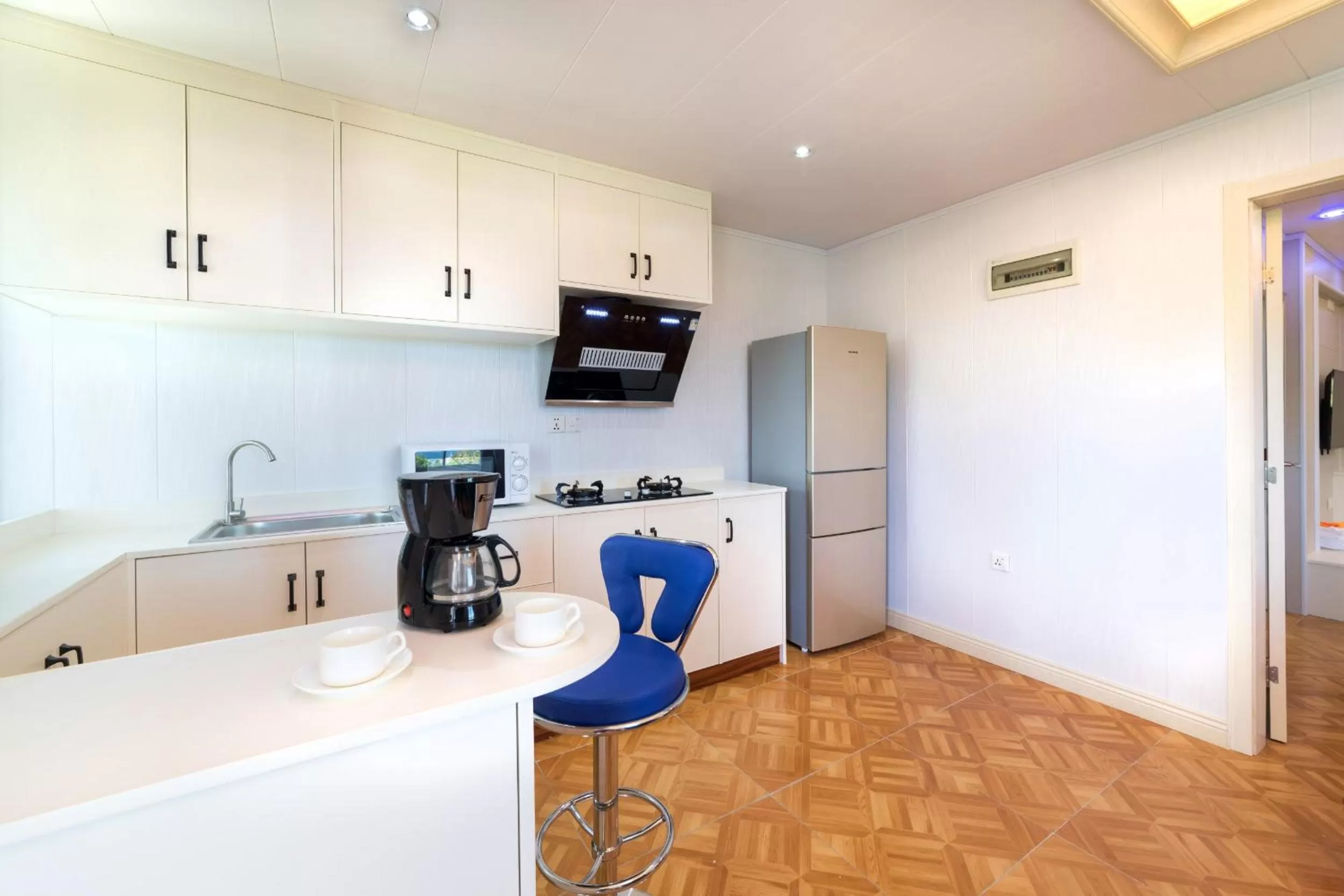 Kitchen or kitchenette, Kitchen/Kitchenette in Riverside Hotel