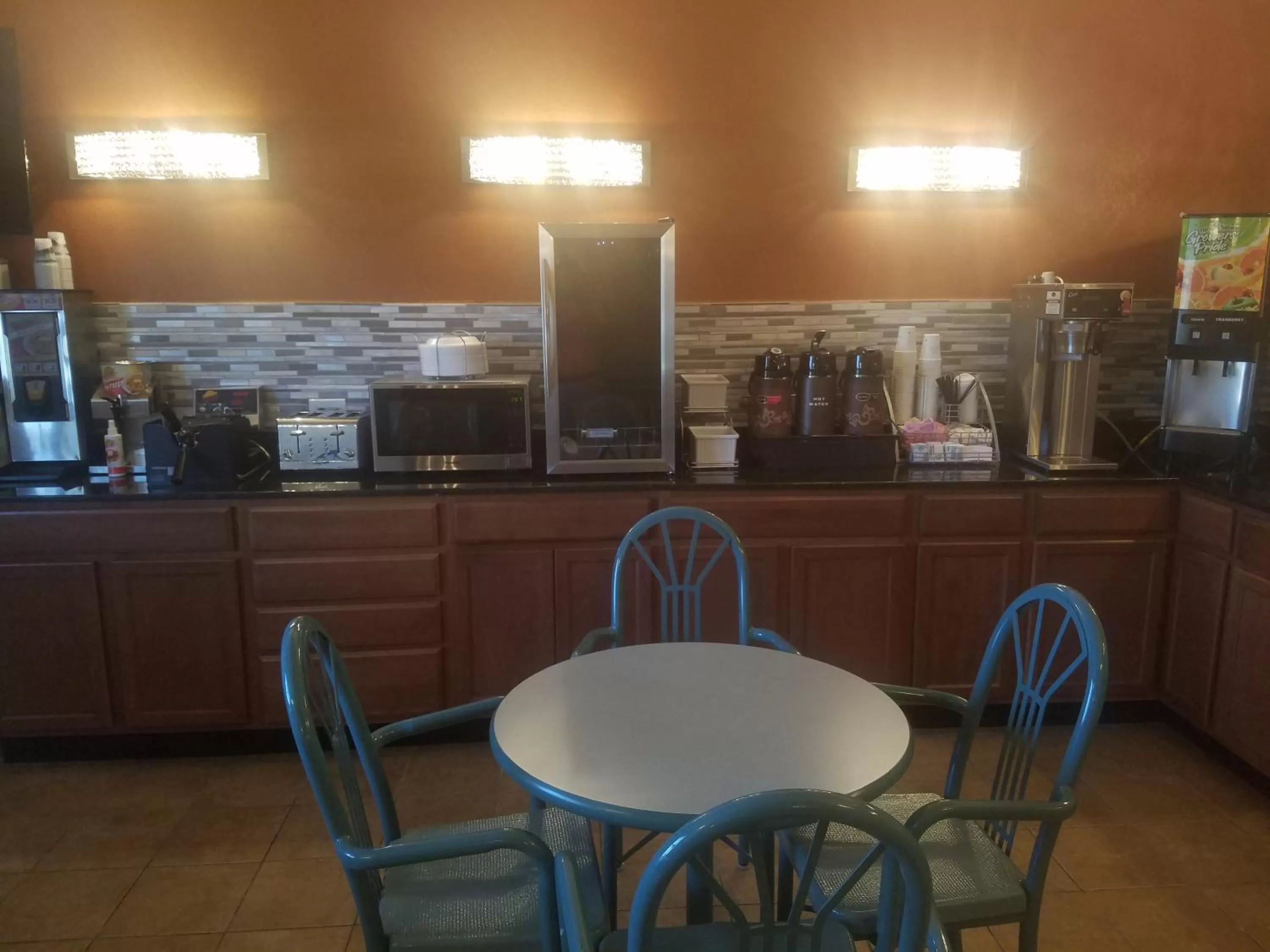 Super 8 by Wyndham Wichita North