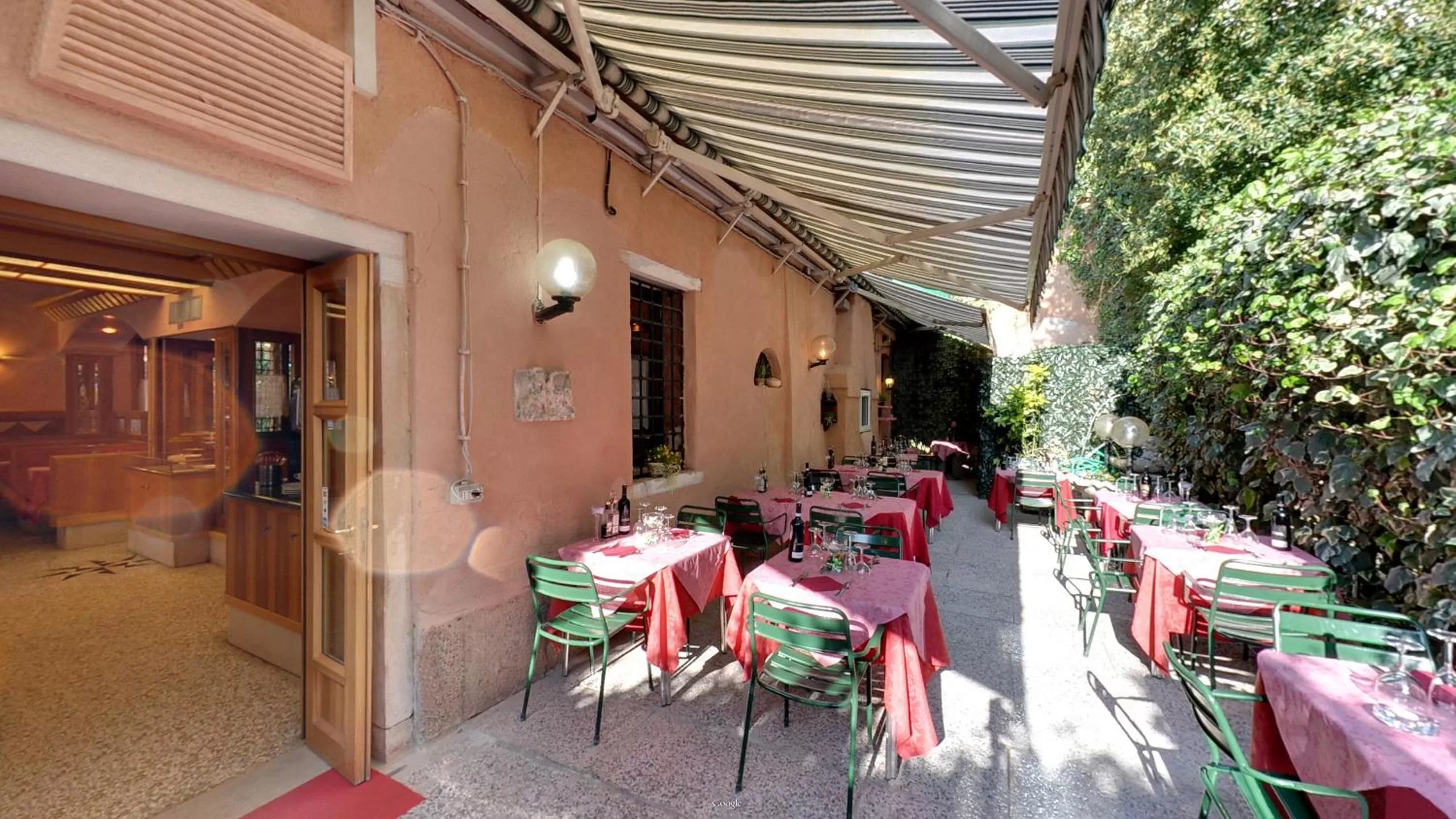 Restaurant/places to eat in Messner Palace