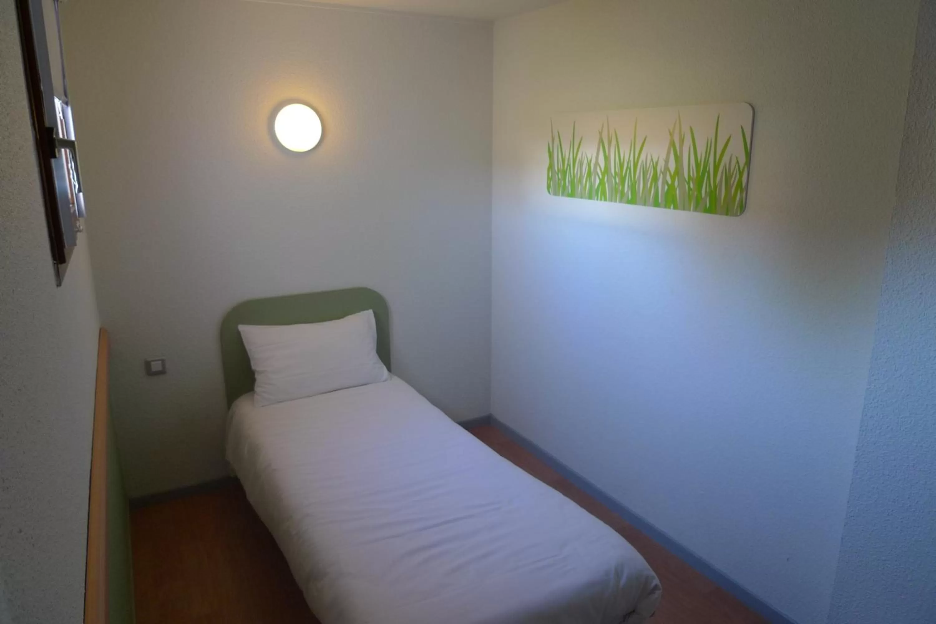 Bed in ibis budget Narbonne Sud A9/A61