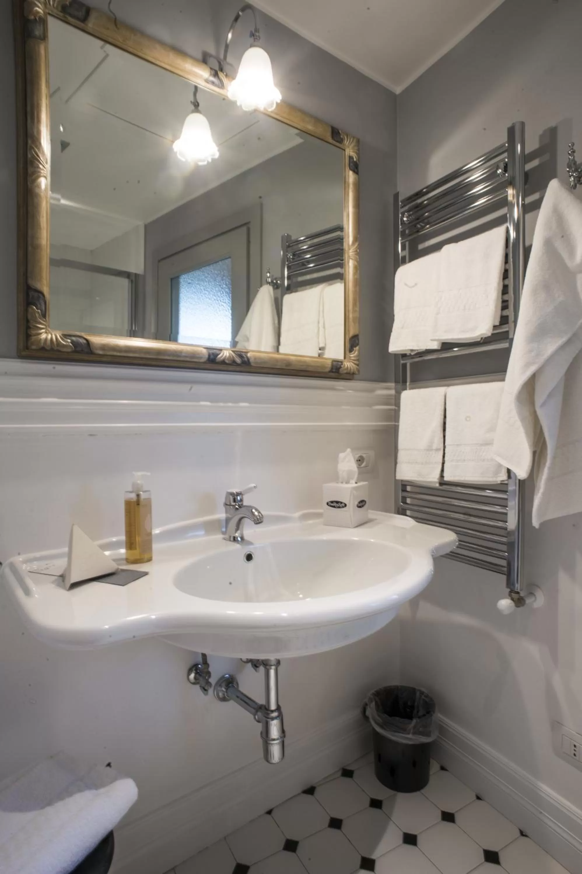 Bathroom in Palazzo Pacini