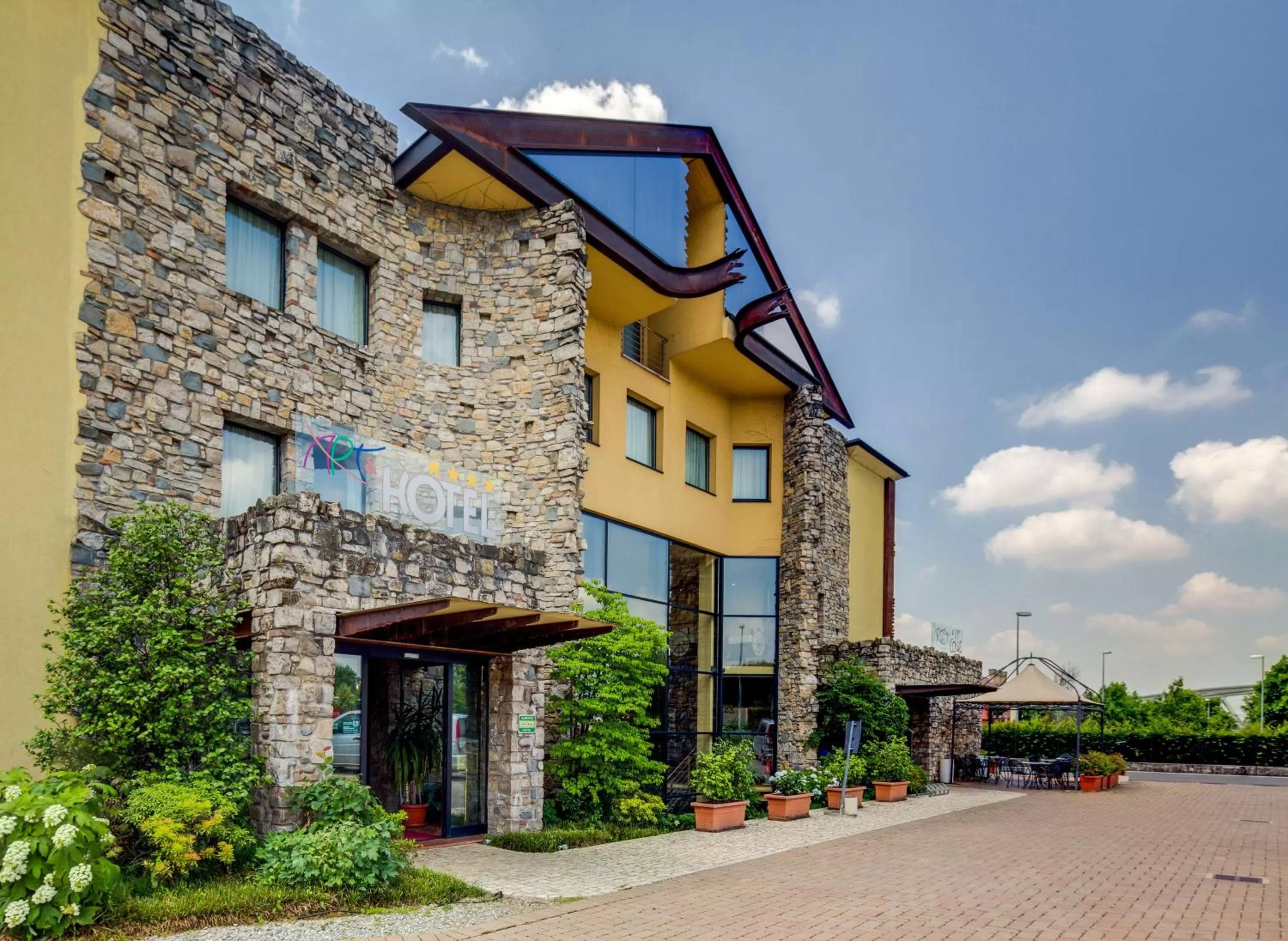 Property building in Art & Hotel Aeroporto