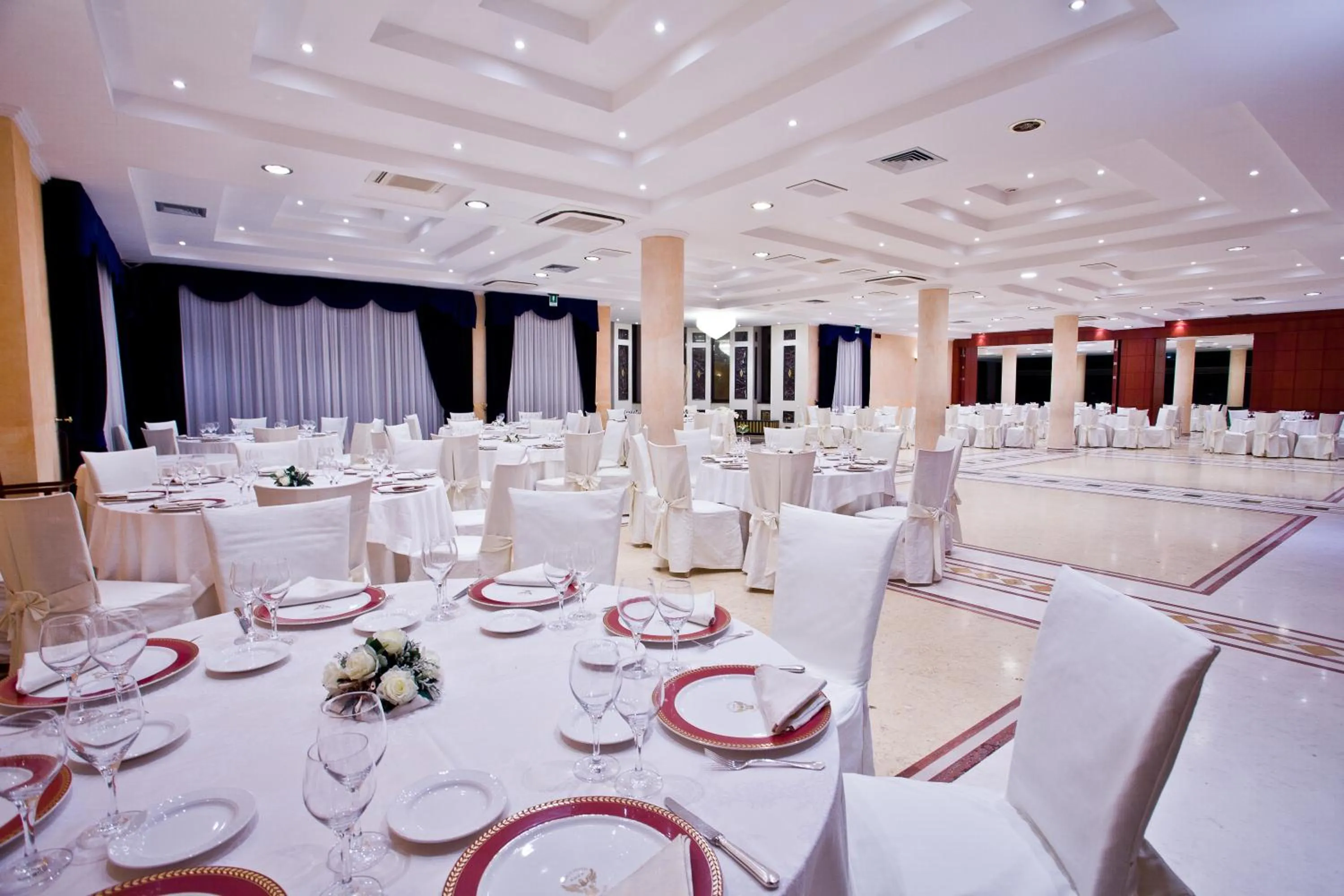 Restaurant/places to eat in Palace Hotel San Michele