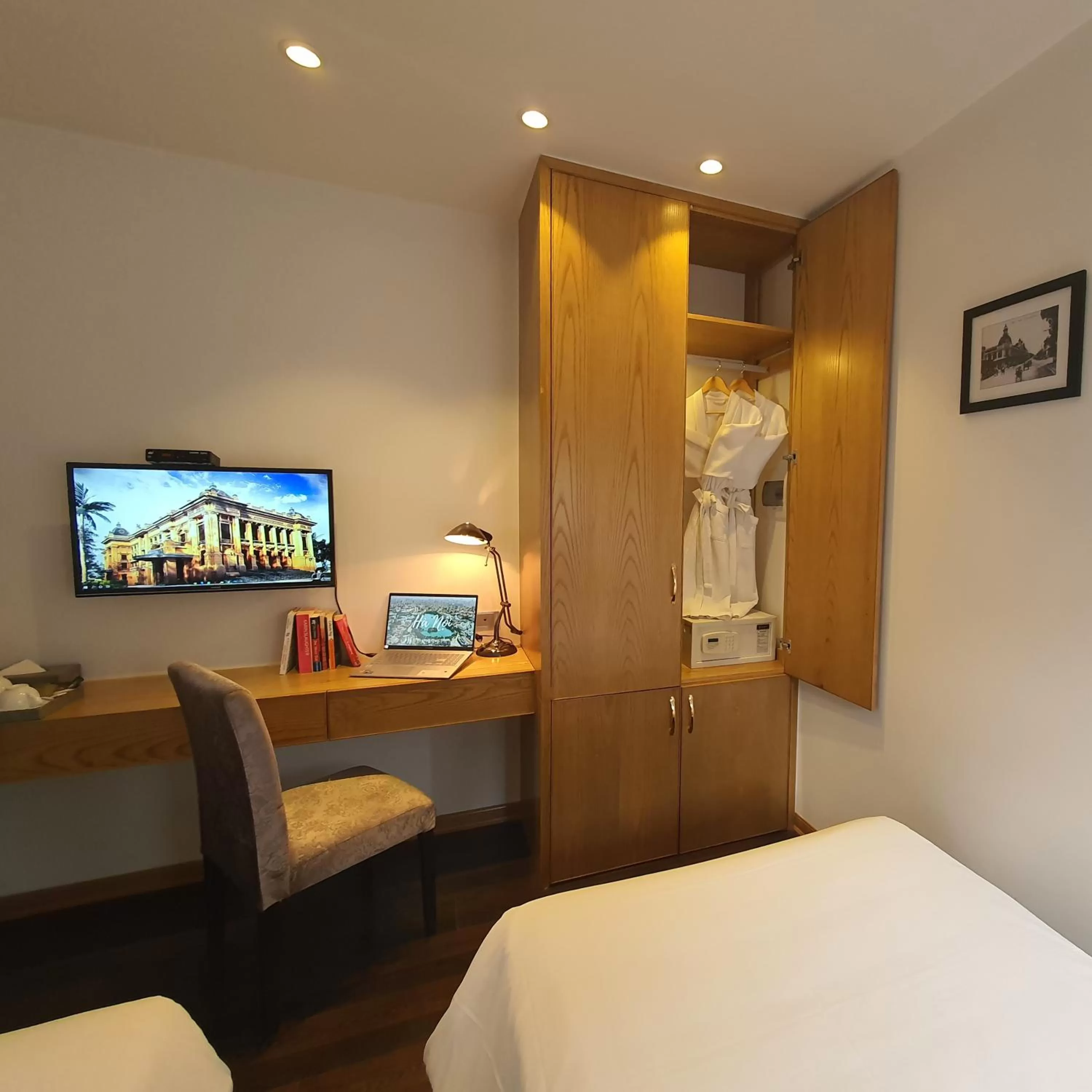 Property building, Bed in Hanoi Paon Hotel Spa & Sky Bar