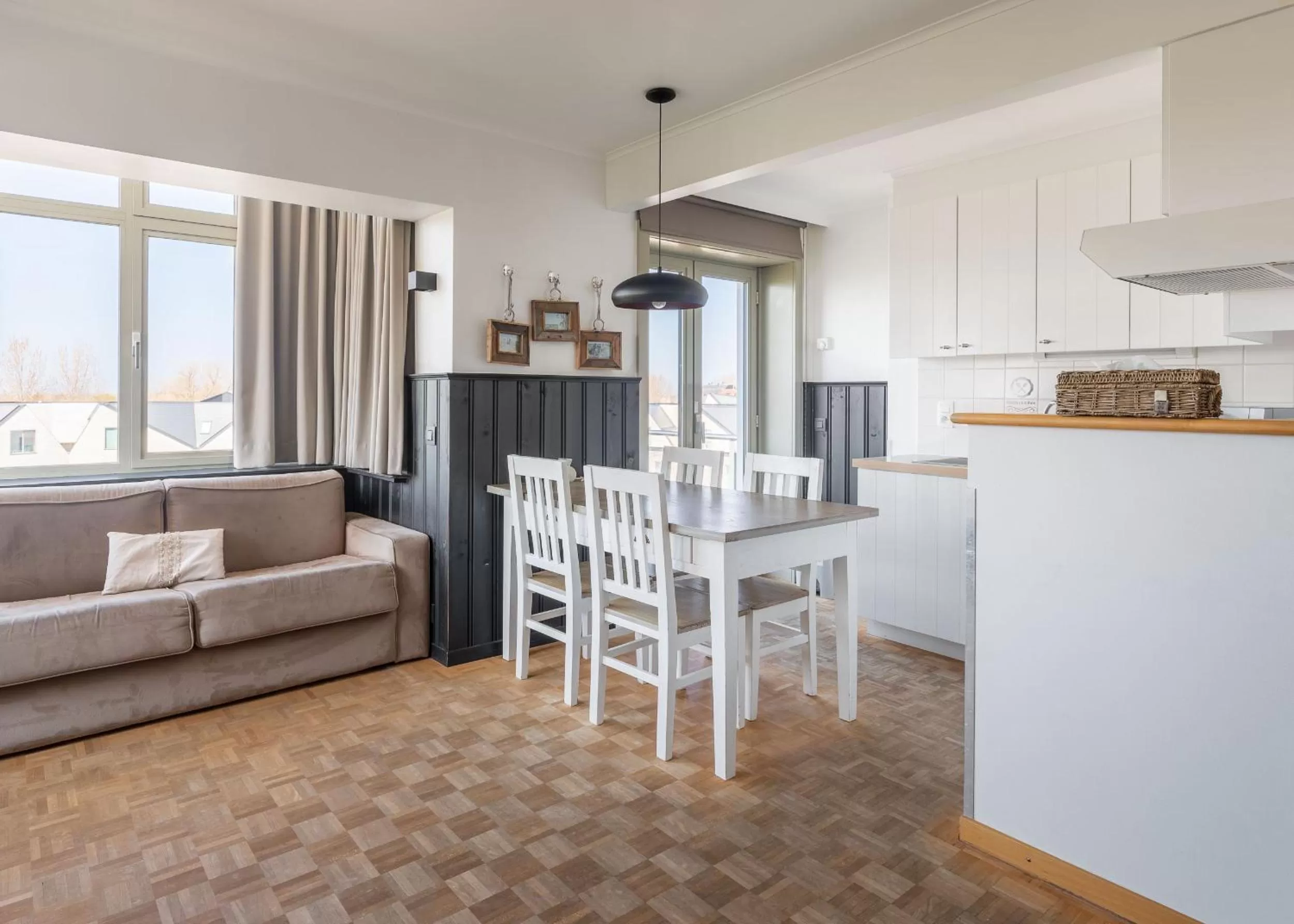 Kitchen or kitchenette in West Bay