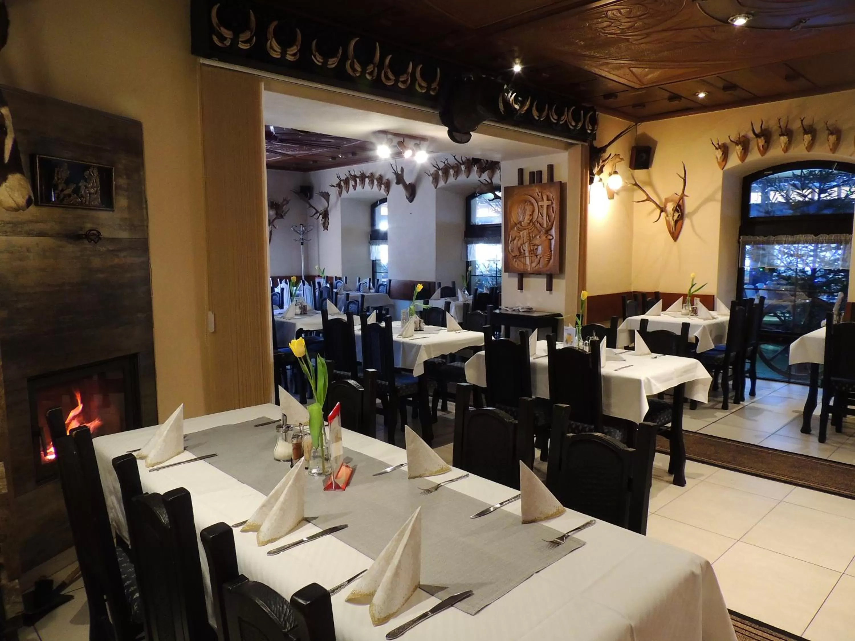 Restaurant/places to eat in Hotel Club