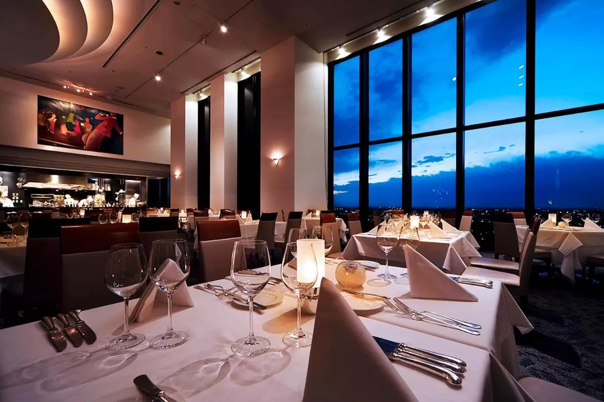 Restaurant/places to eat in Royal Pines Hotel Urawa