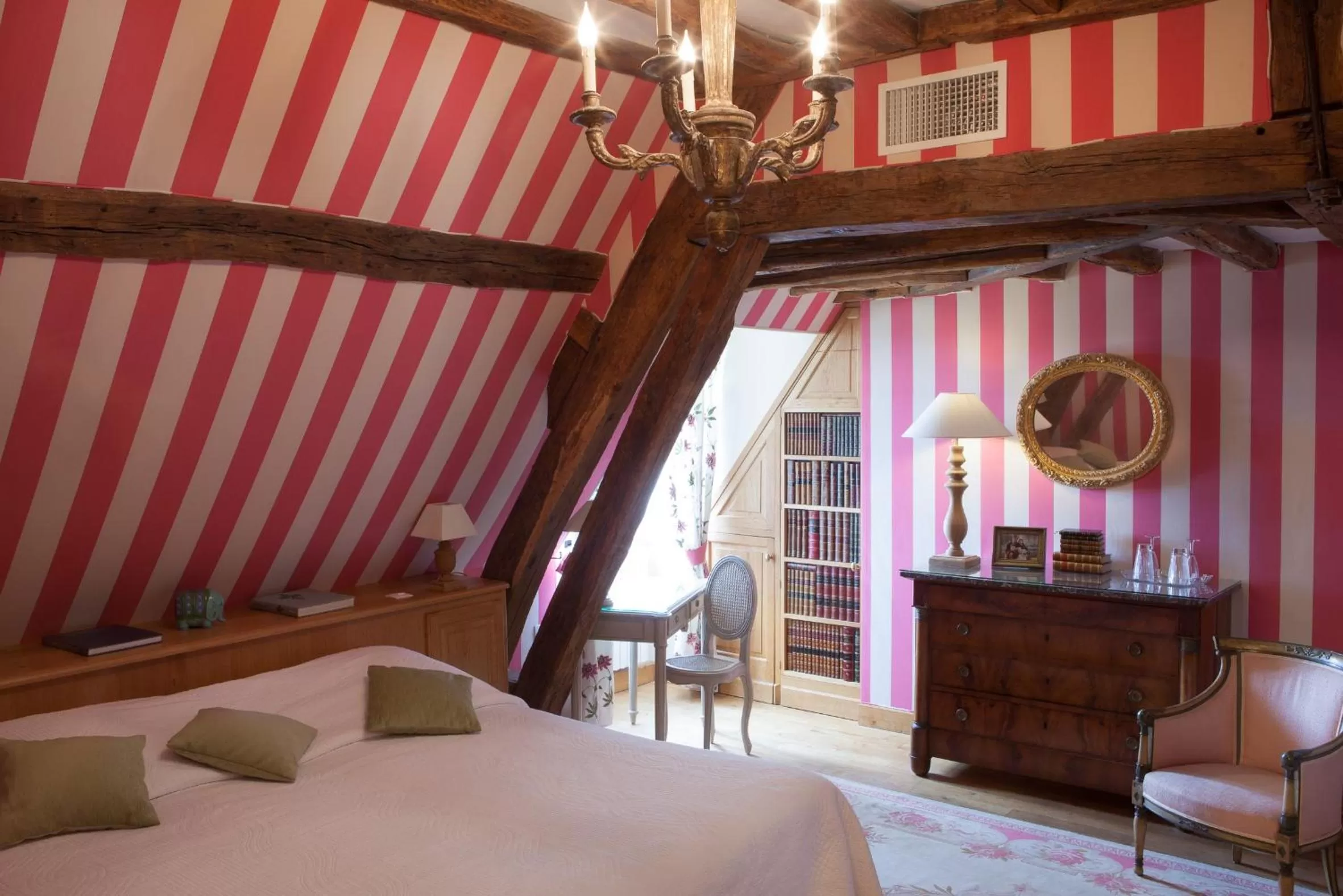 Decorative detail, Bed in Château-Hôtel de Bourron