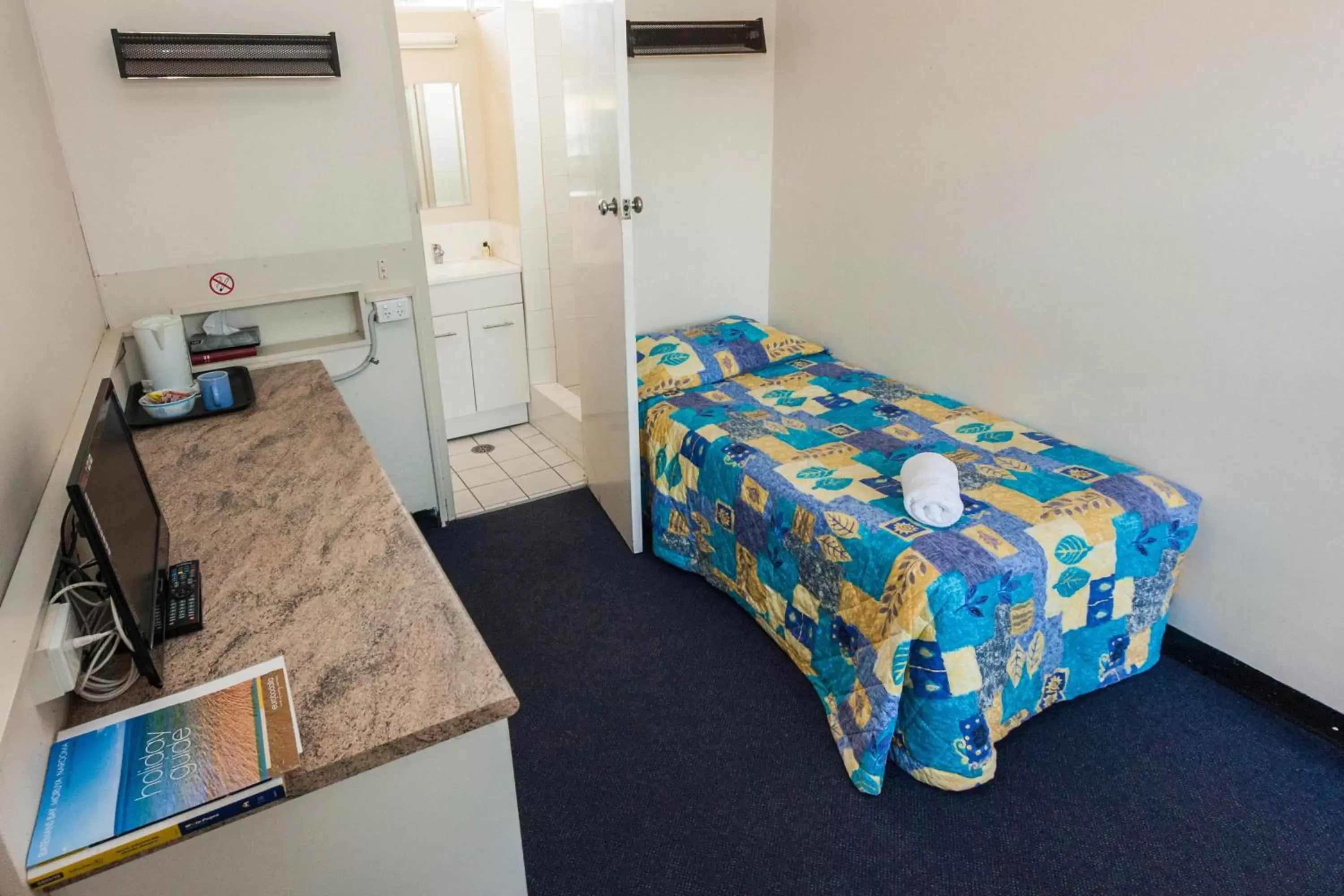 Standard Single Room in Moruya Waterfront Hotel Motel Standard Single Room in Moruya Waterfront Hotel Motel