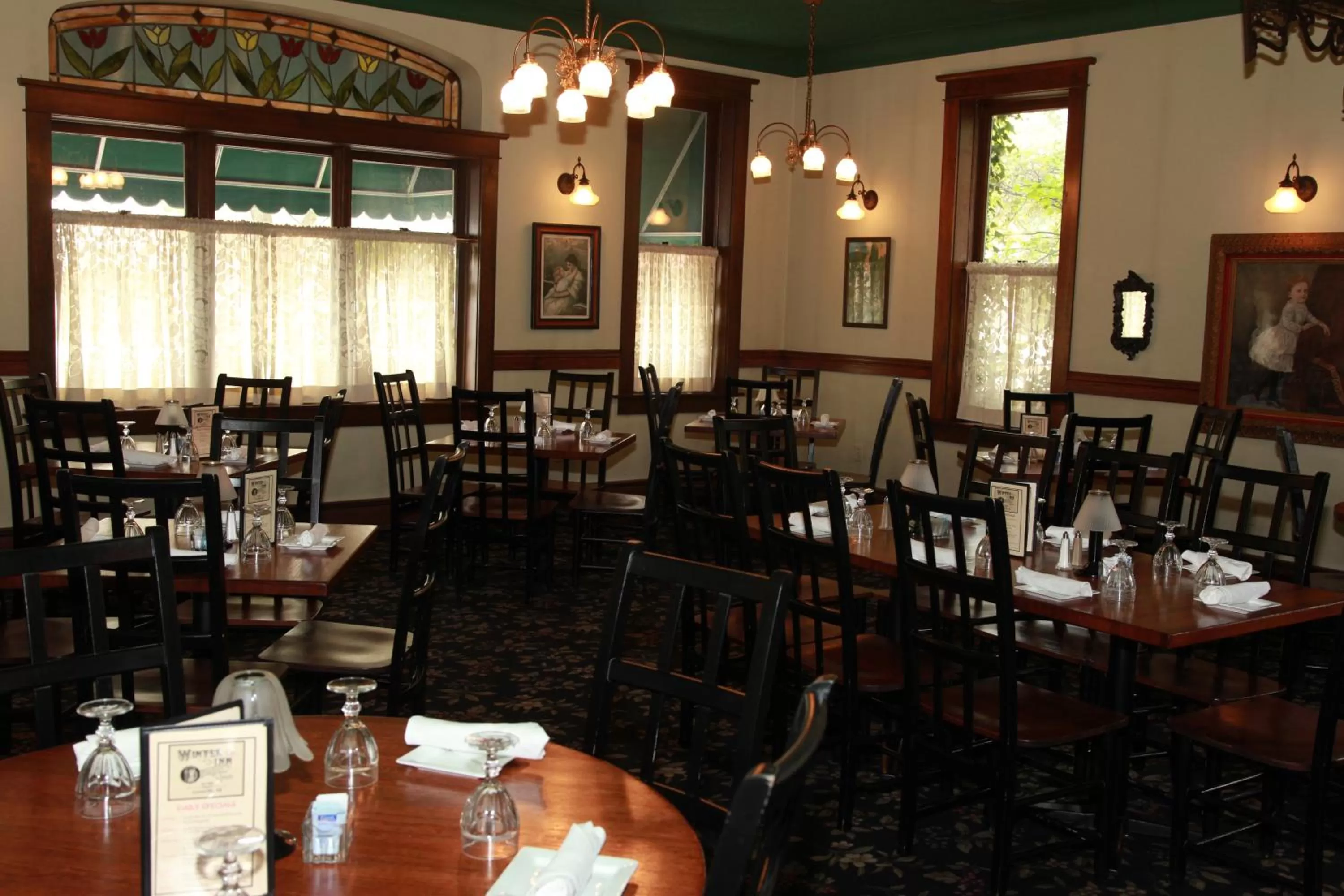 Restaurant/places to eat in The Winter Inn