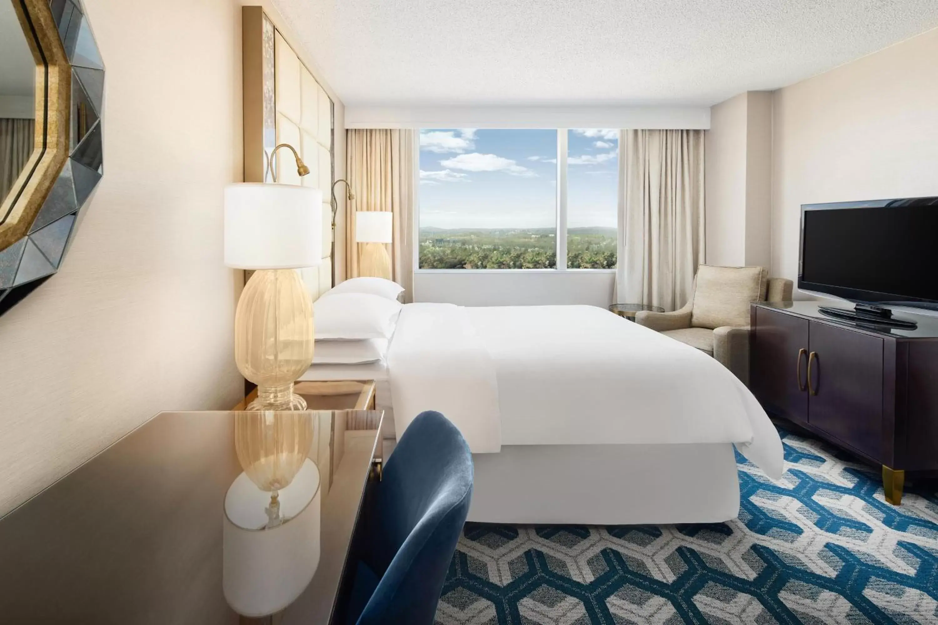 Queen Room in Sheraton Mahwah Queen Room in Sheraton Mahwah