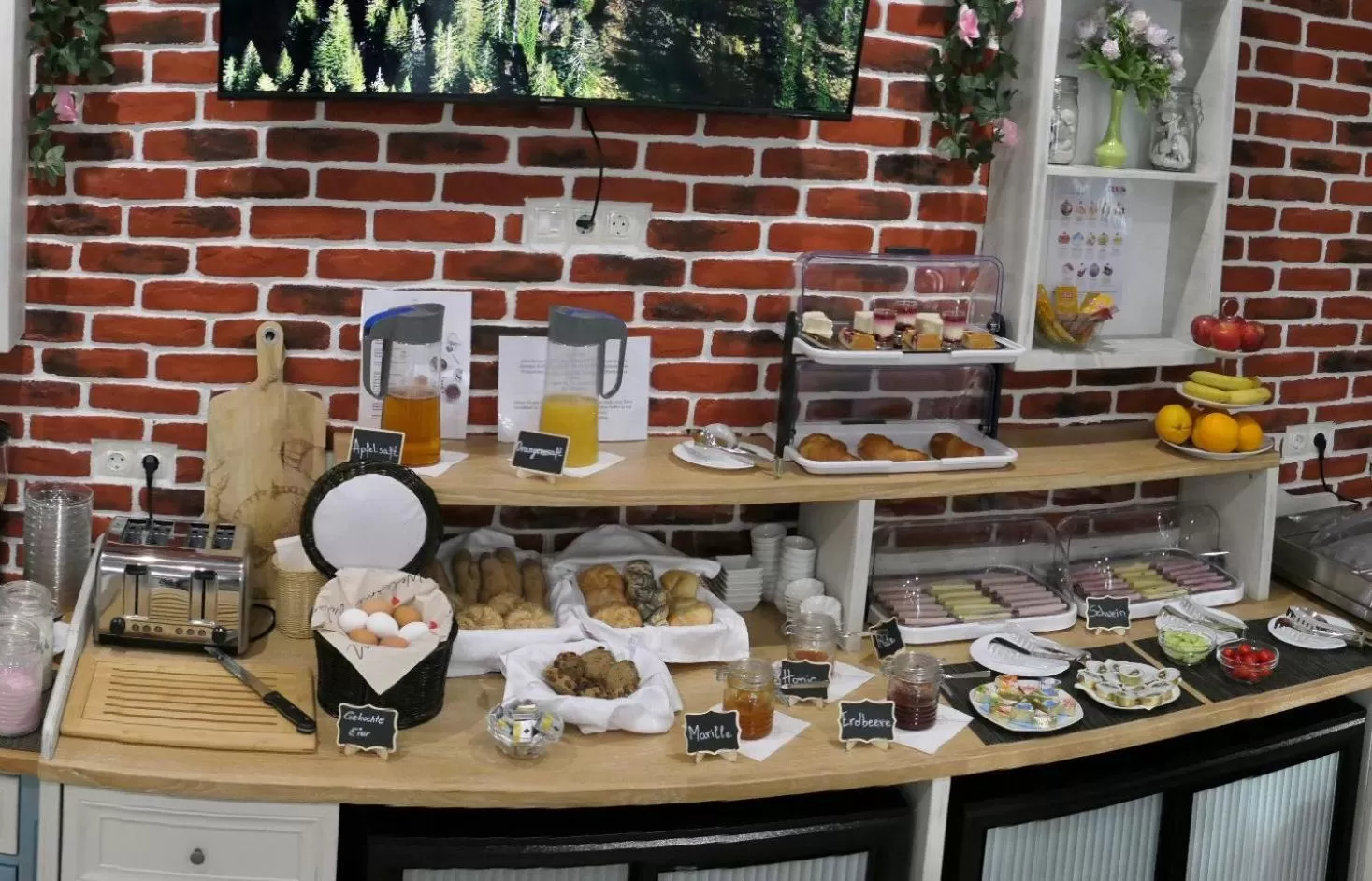 Food and drinks in Hotel MEDITERRANEO