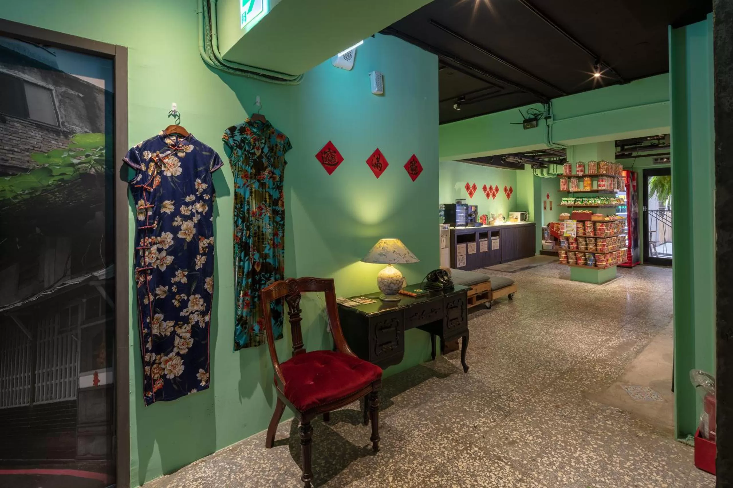 Communal lounge/ TV room in Cho Hotel