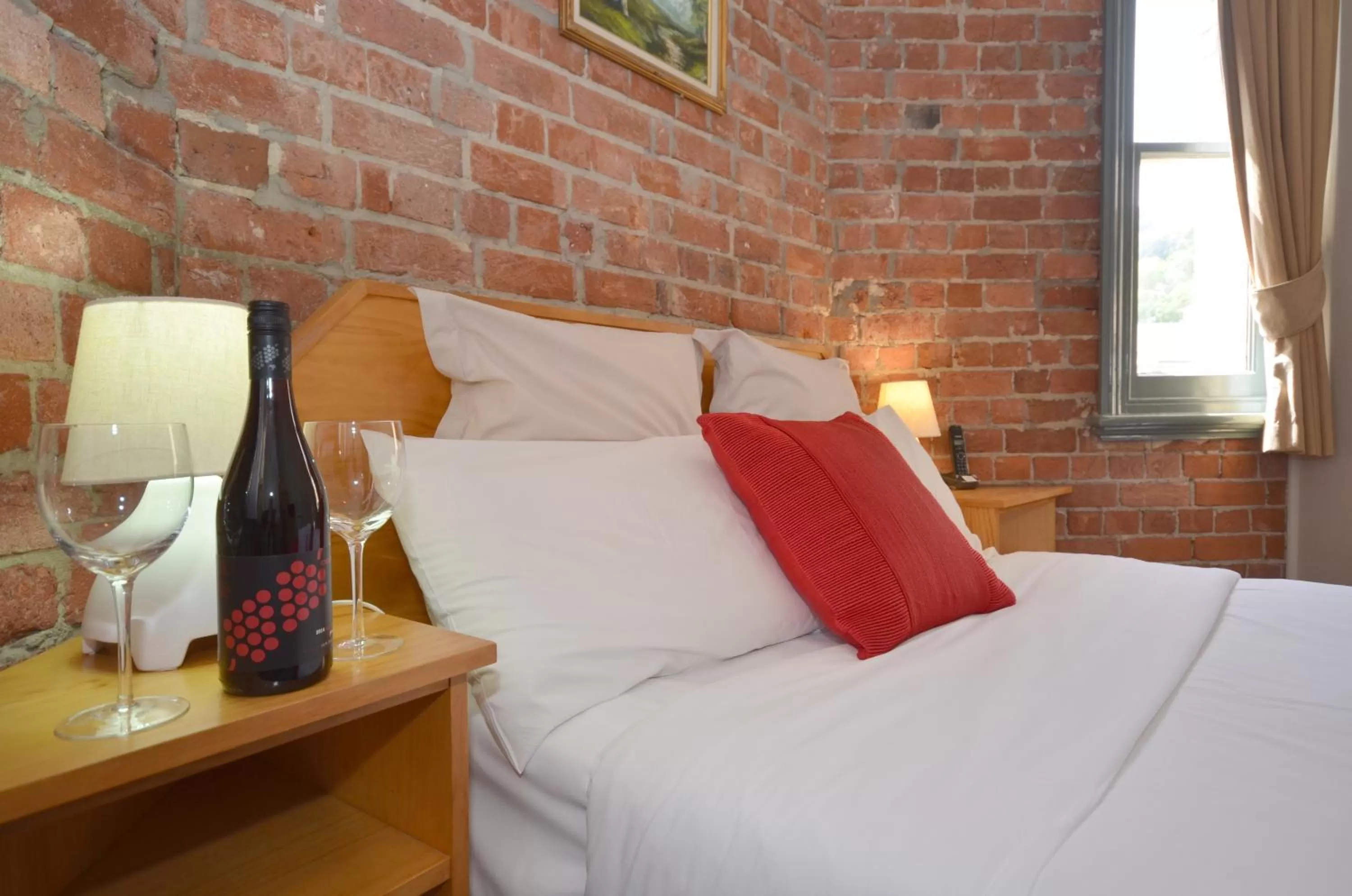 Bed in Central Springs Inn