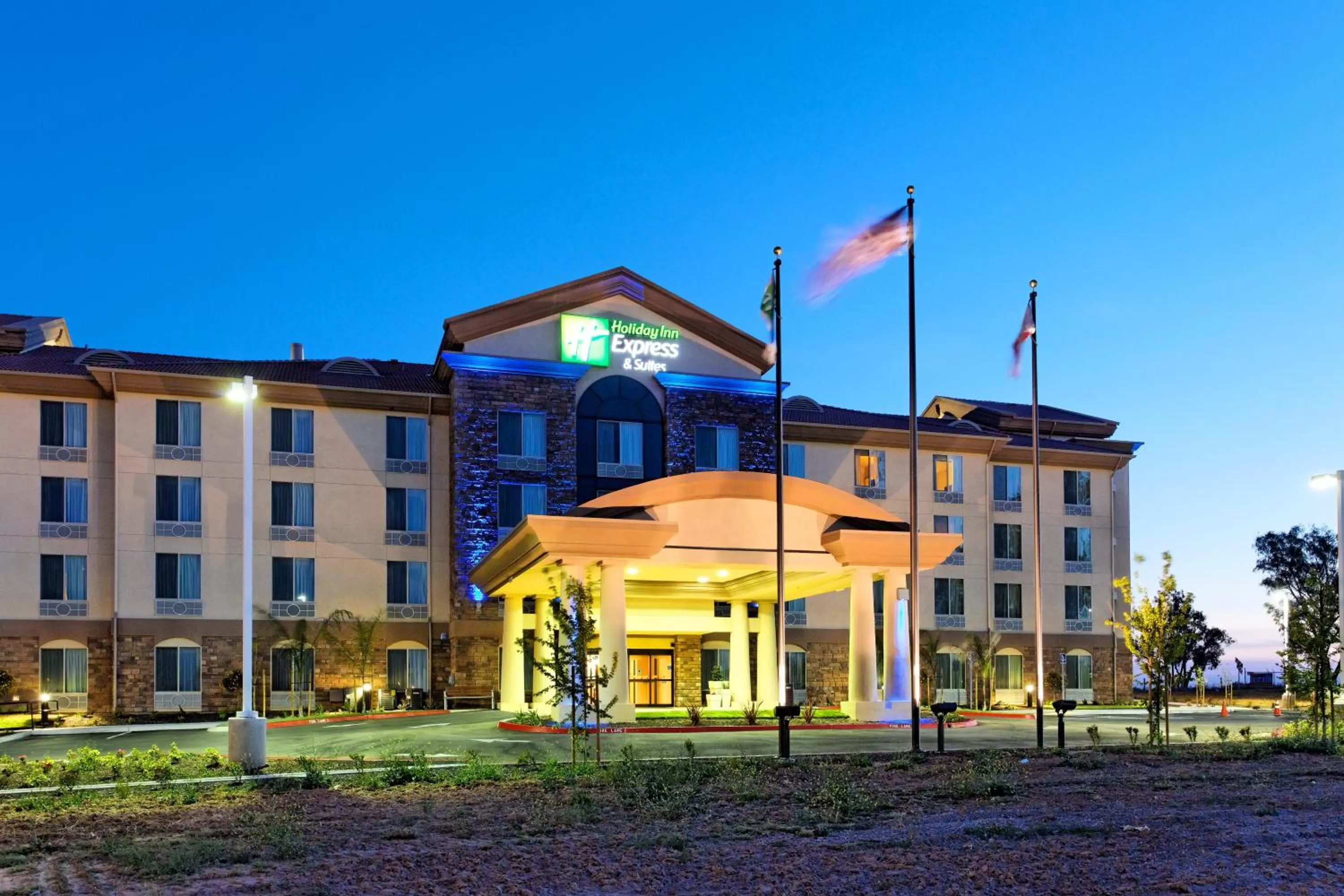 Property building in Holiday Inn Express Fresno Northwest - Herndon by IHG
