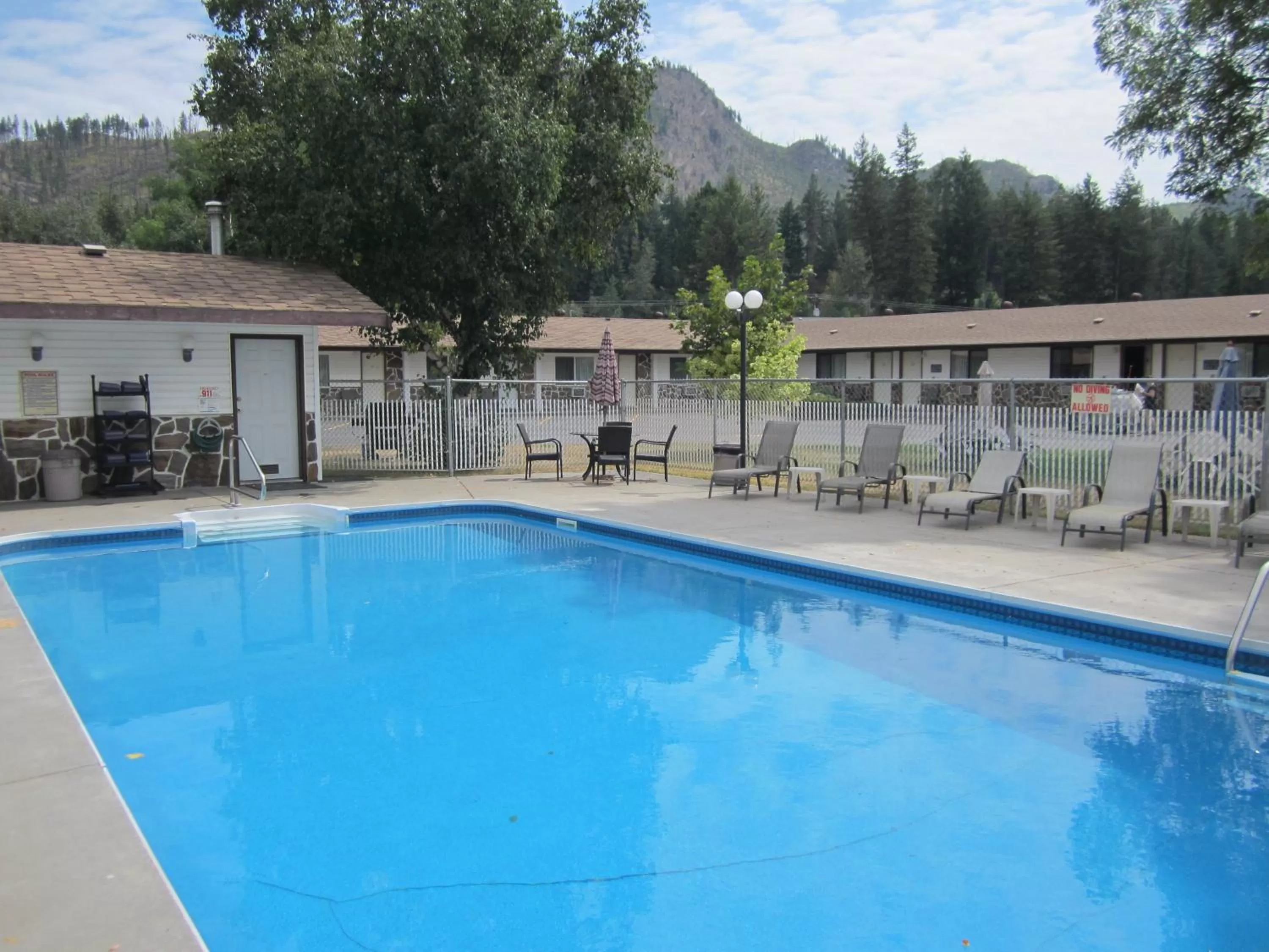 Swimming pool in Monte Carlo Motel