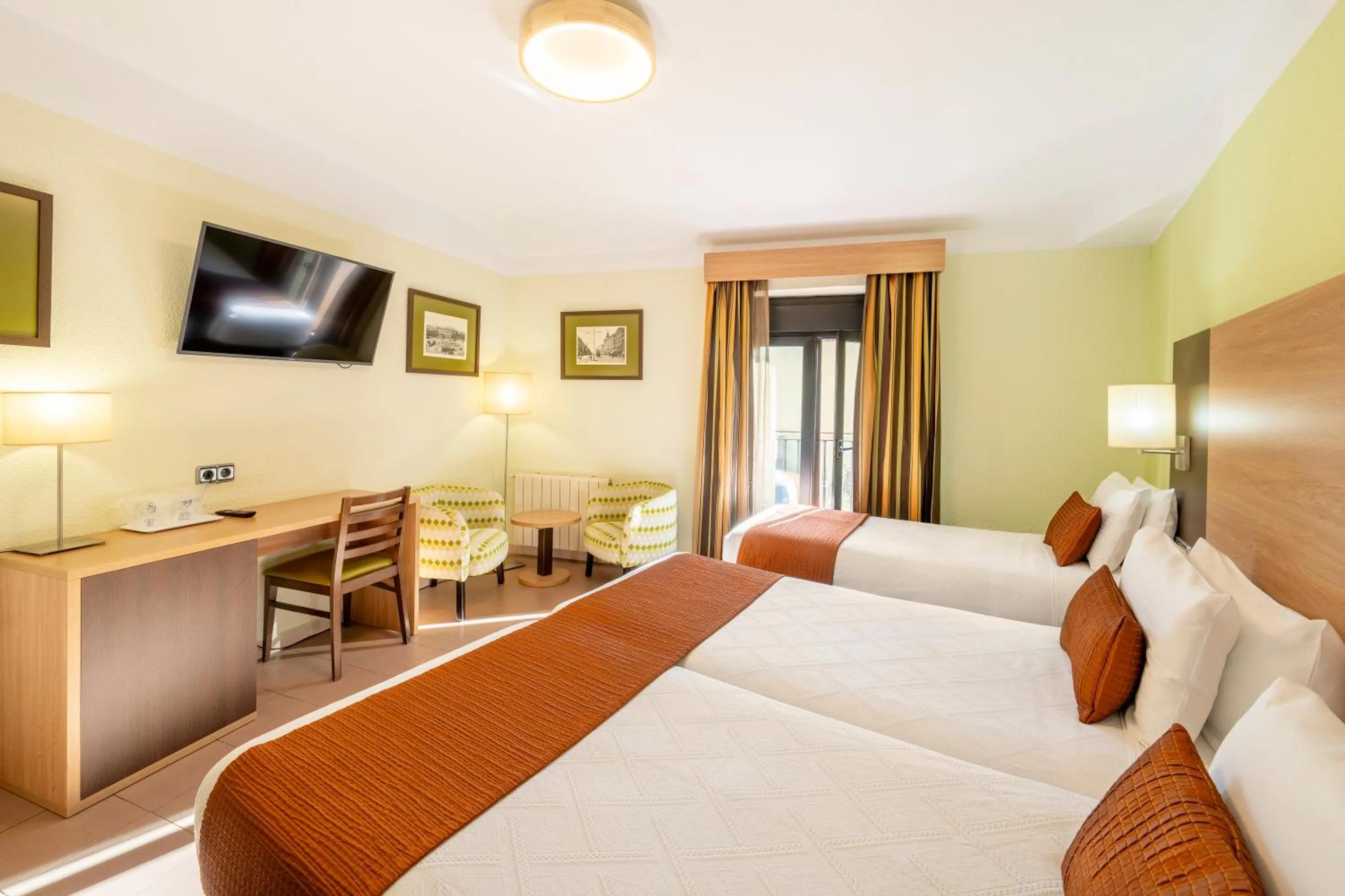 Bedroom, Bed in Hostal Ballesta