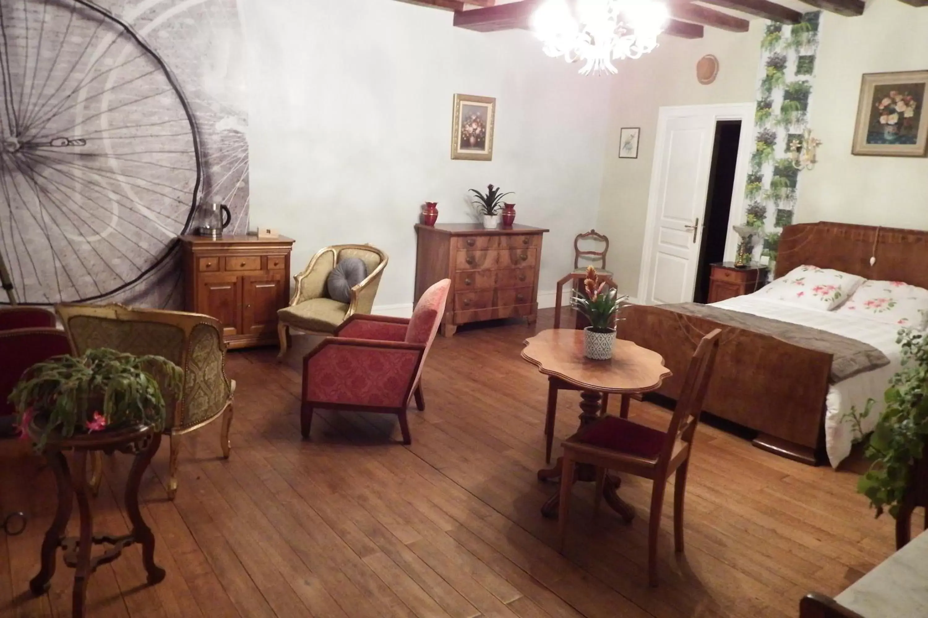 Double Room with Private External Bathroom in Chez Florence et Sylvain de Loudun Double Room with Private External Bathroom in Chez Florence et Sylvain de Loudun