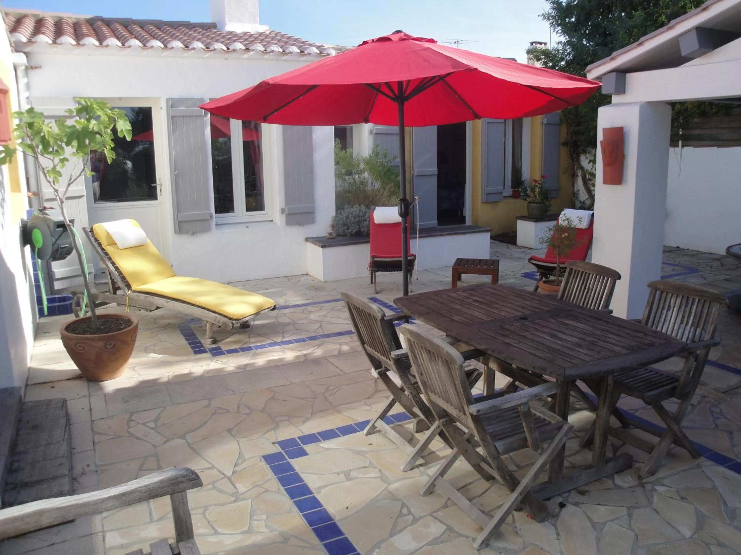 Facade/entrance in Les Yeux Bleus Bed & Breakfast