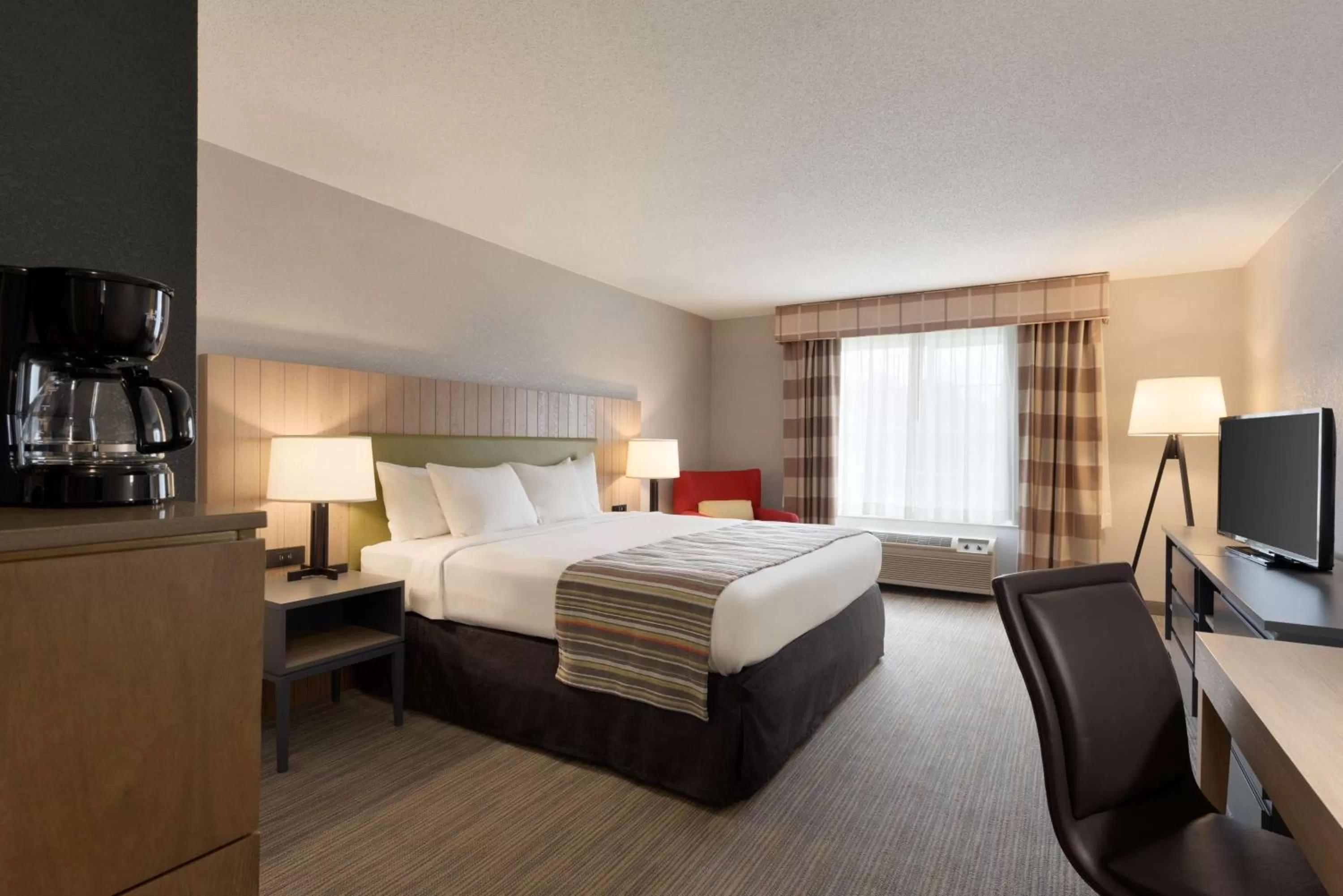 Photo of the whole room, Bed in Country Inn & Suites by Radisson, Minneapolis-Shakopee