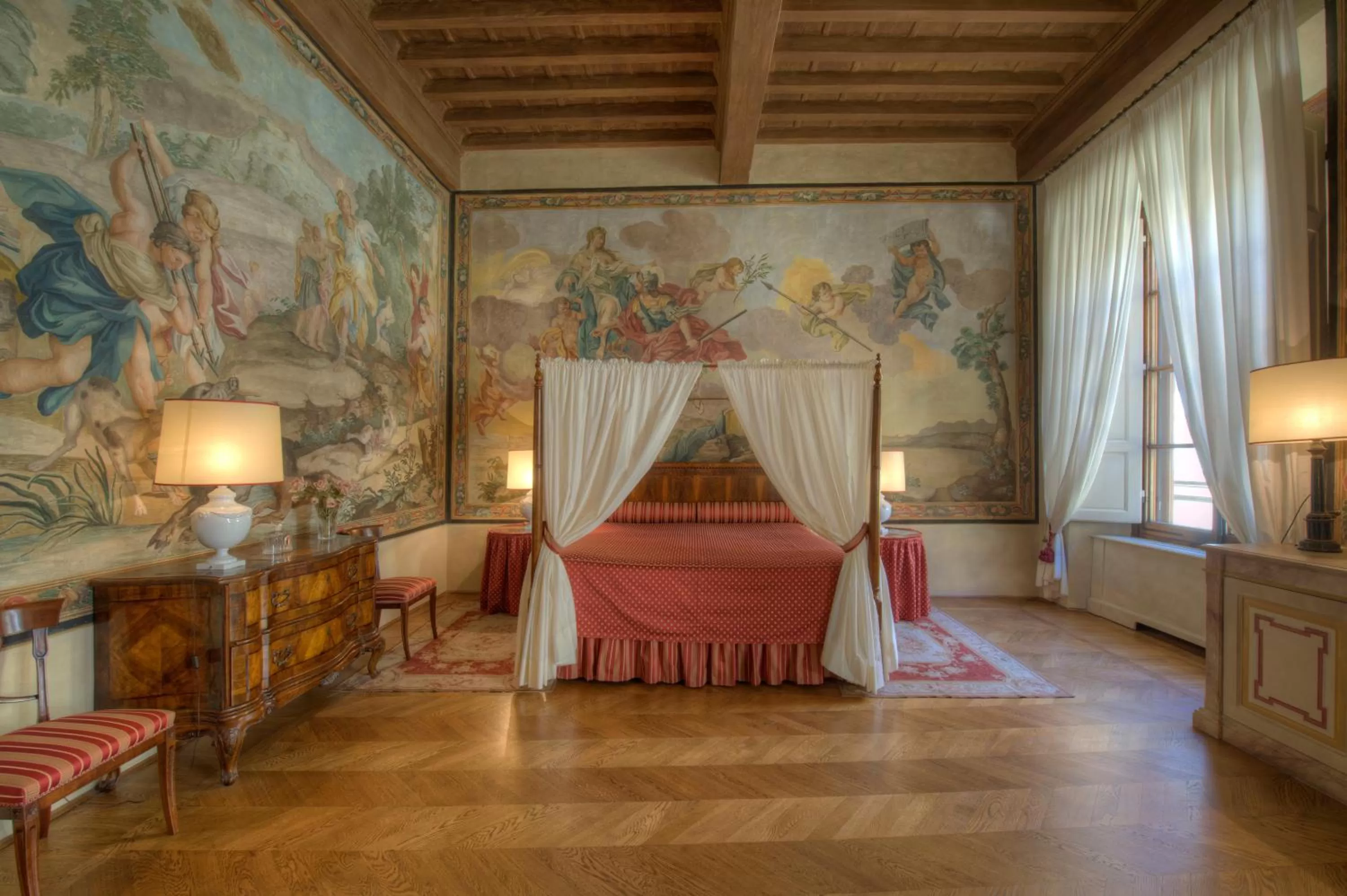 Bed in Palazzo Niccolini al Duomo Residenza D'Epoca