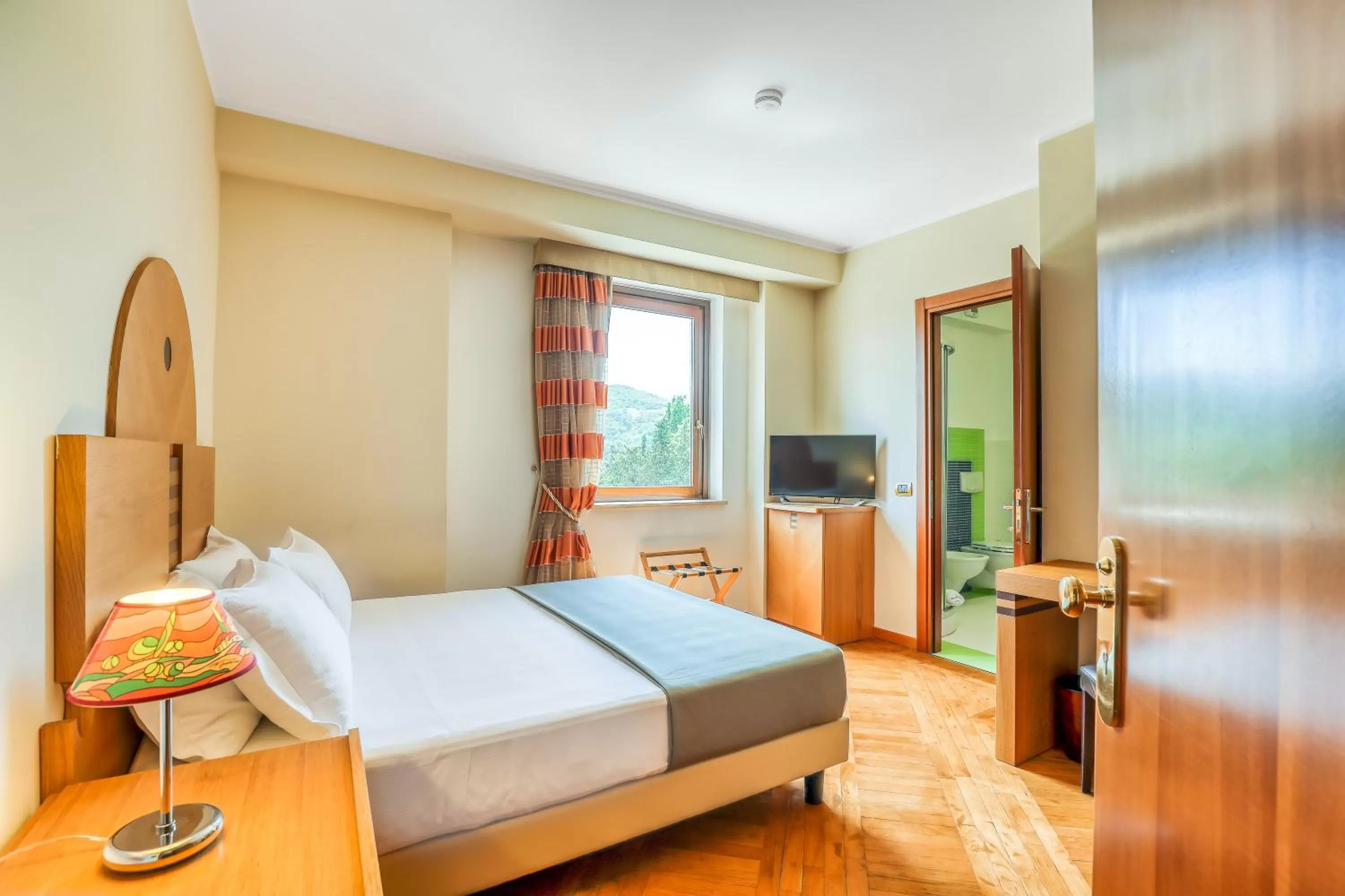 Photo of the whole room, Bed in Hotel PentHouse