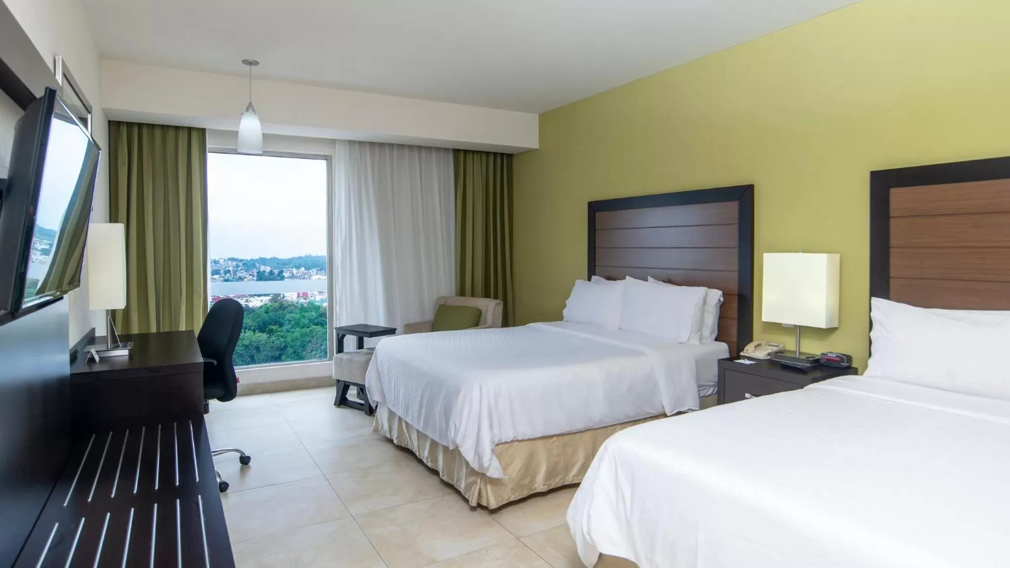 Photo of the whole room, Bed in Holiday Inn Express Xalapa by IHG