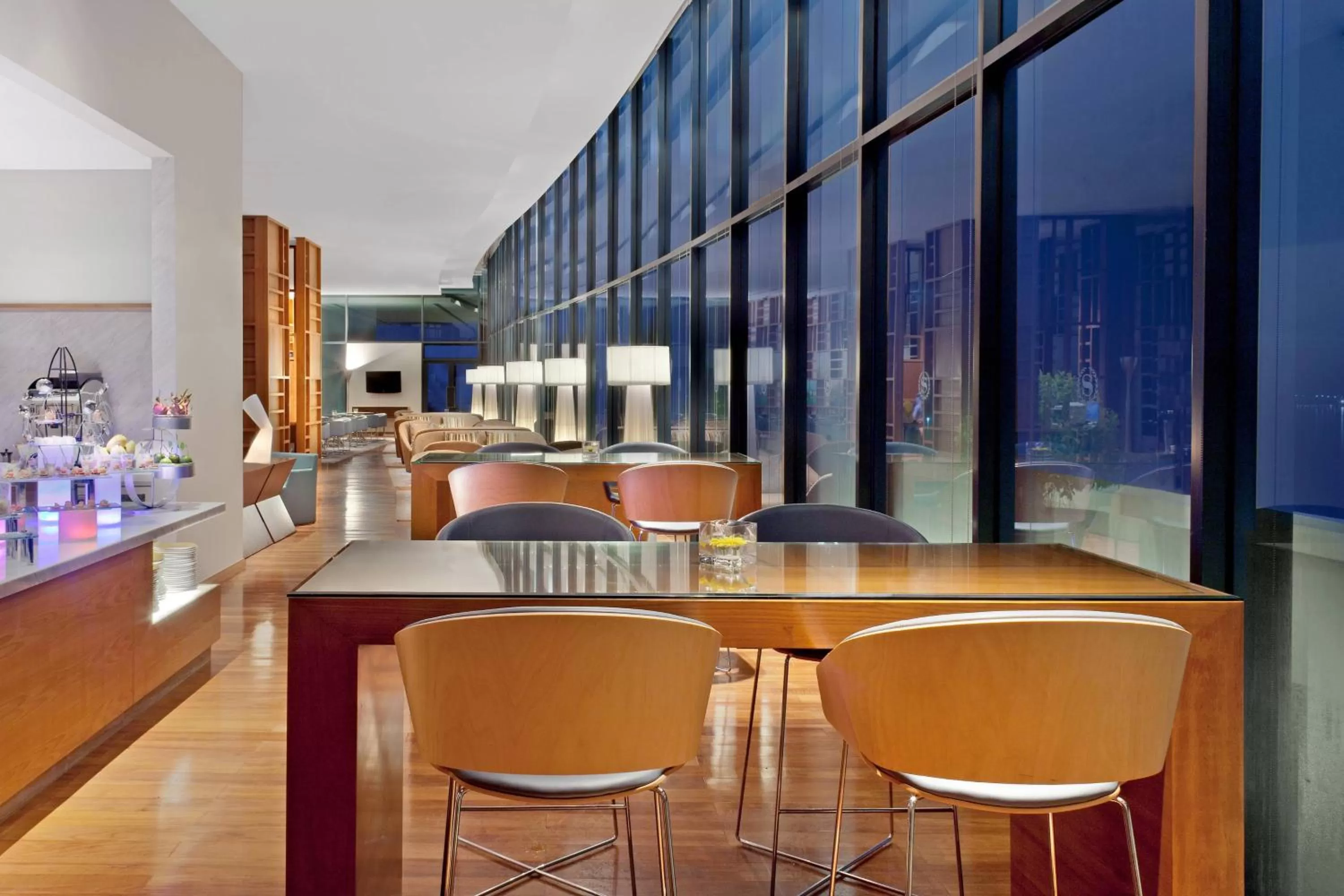 Lounge or bar in Sheraton Nha Trang Hotel & Spa