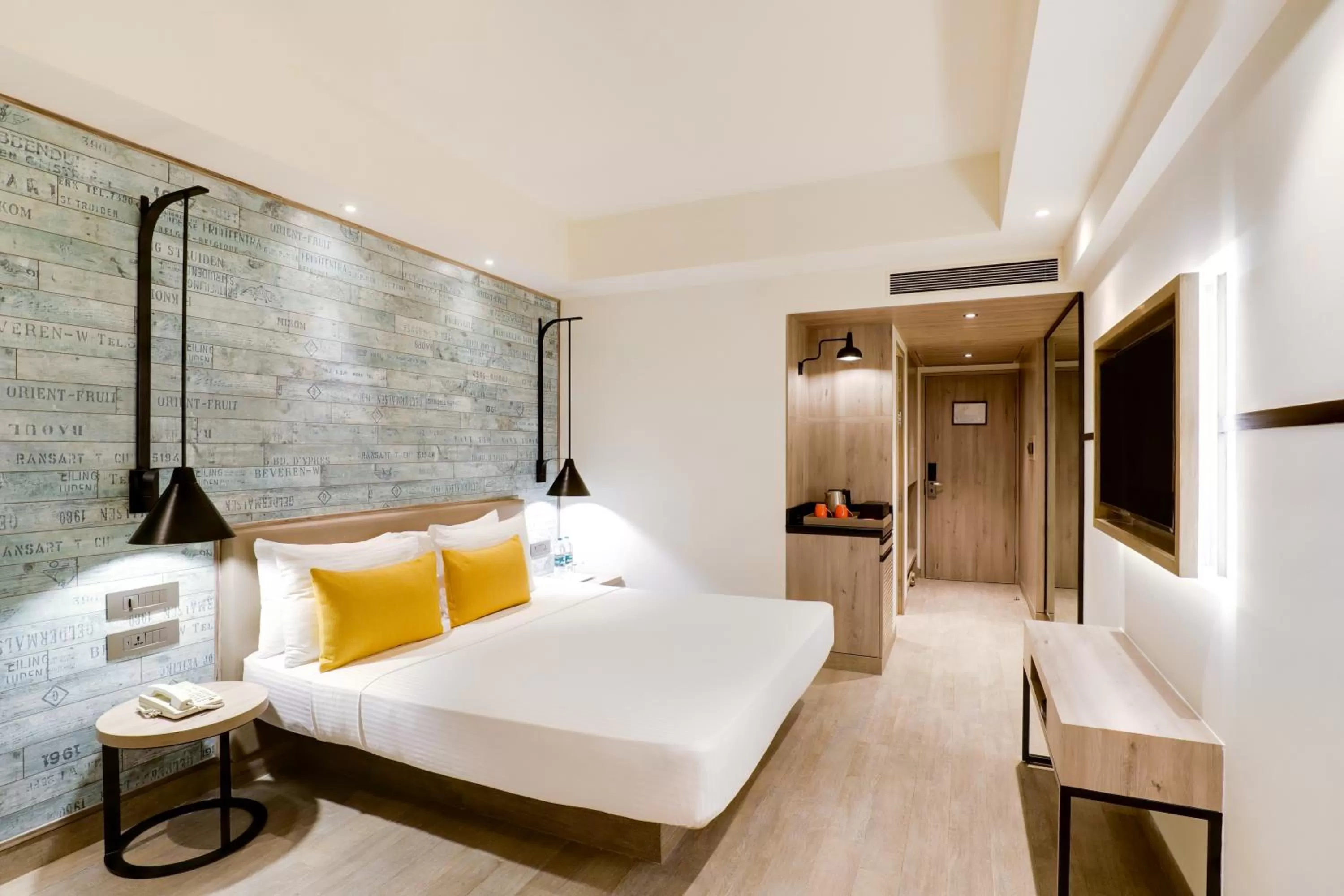 Bedroom, Bed in Lemon Tree Premier, Mumbai International Airport